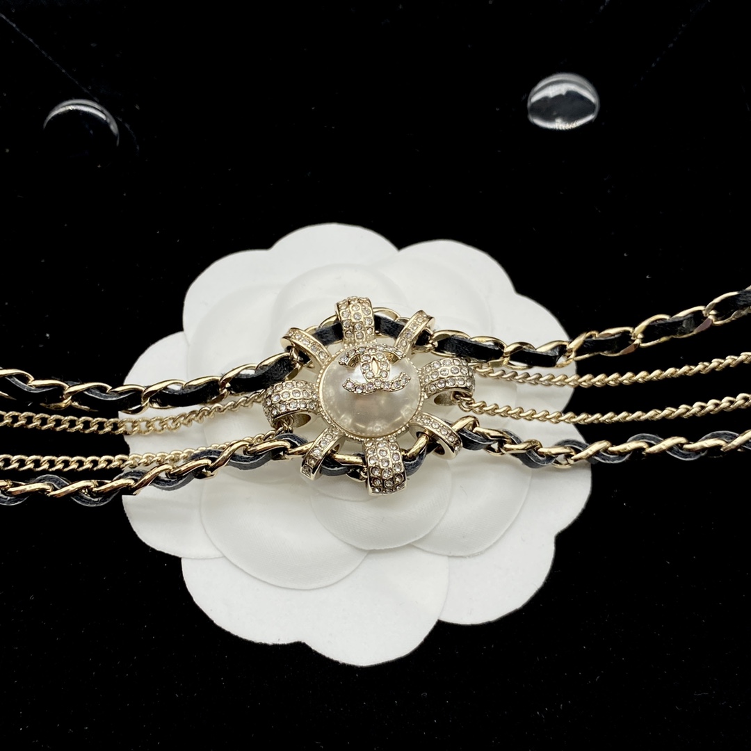 TOP CHANEL Choker Necklace