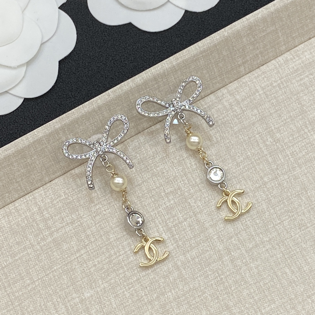 TOP CHANEL CC Earrings - Gold