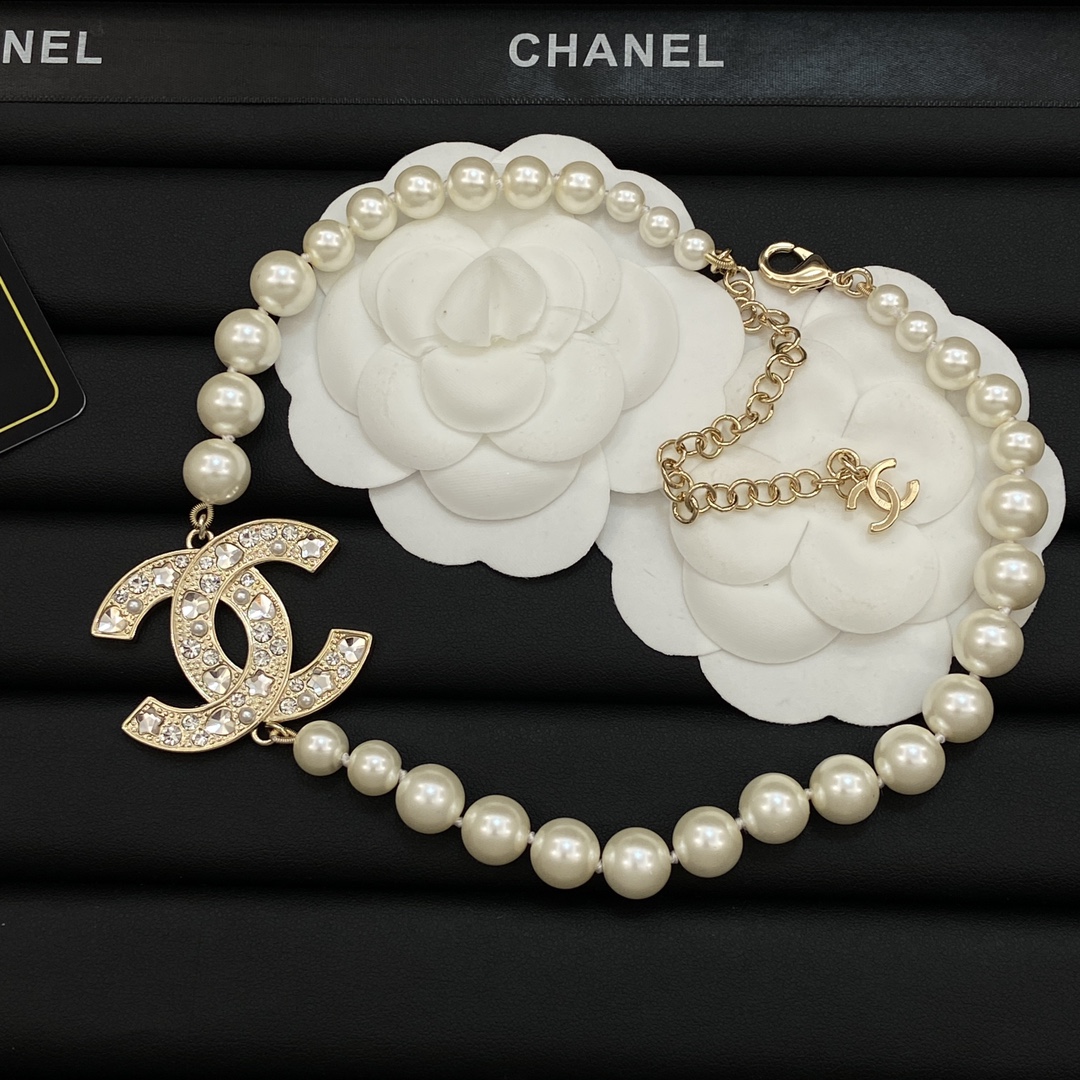 TOP CHANEL CC Pearl Necklace - Gold