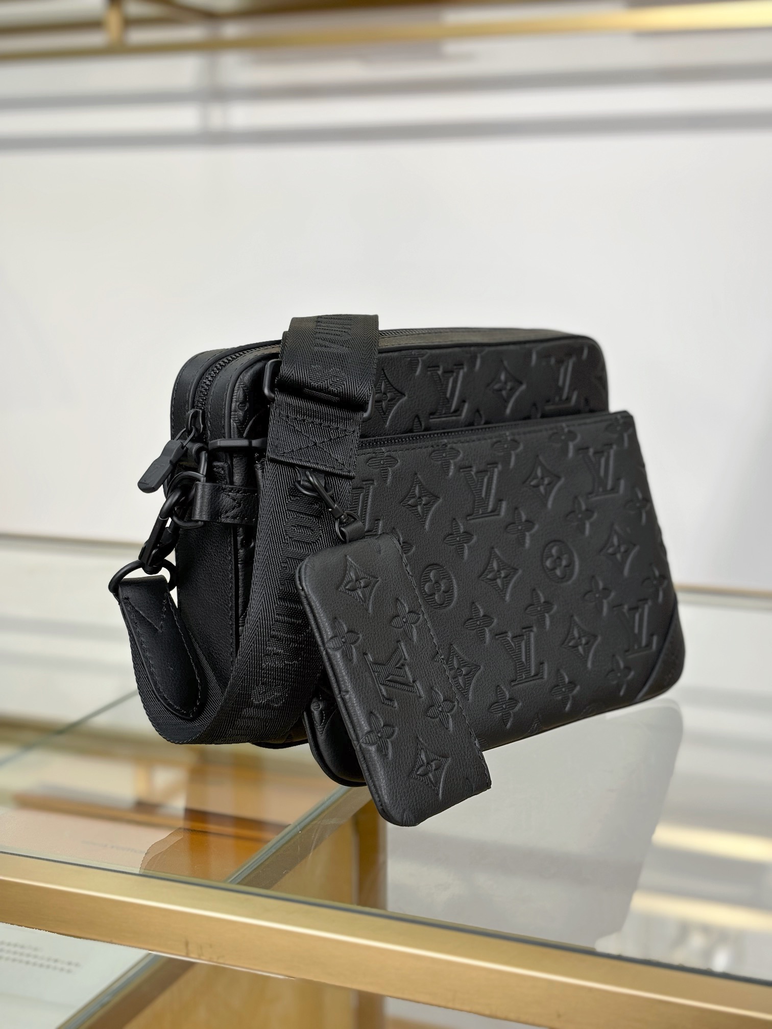 TOP Louis Vuitton LV Trio Messenger Bag 25x18.5x7cm - Black