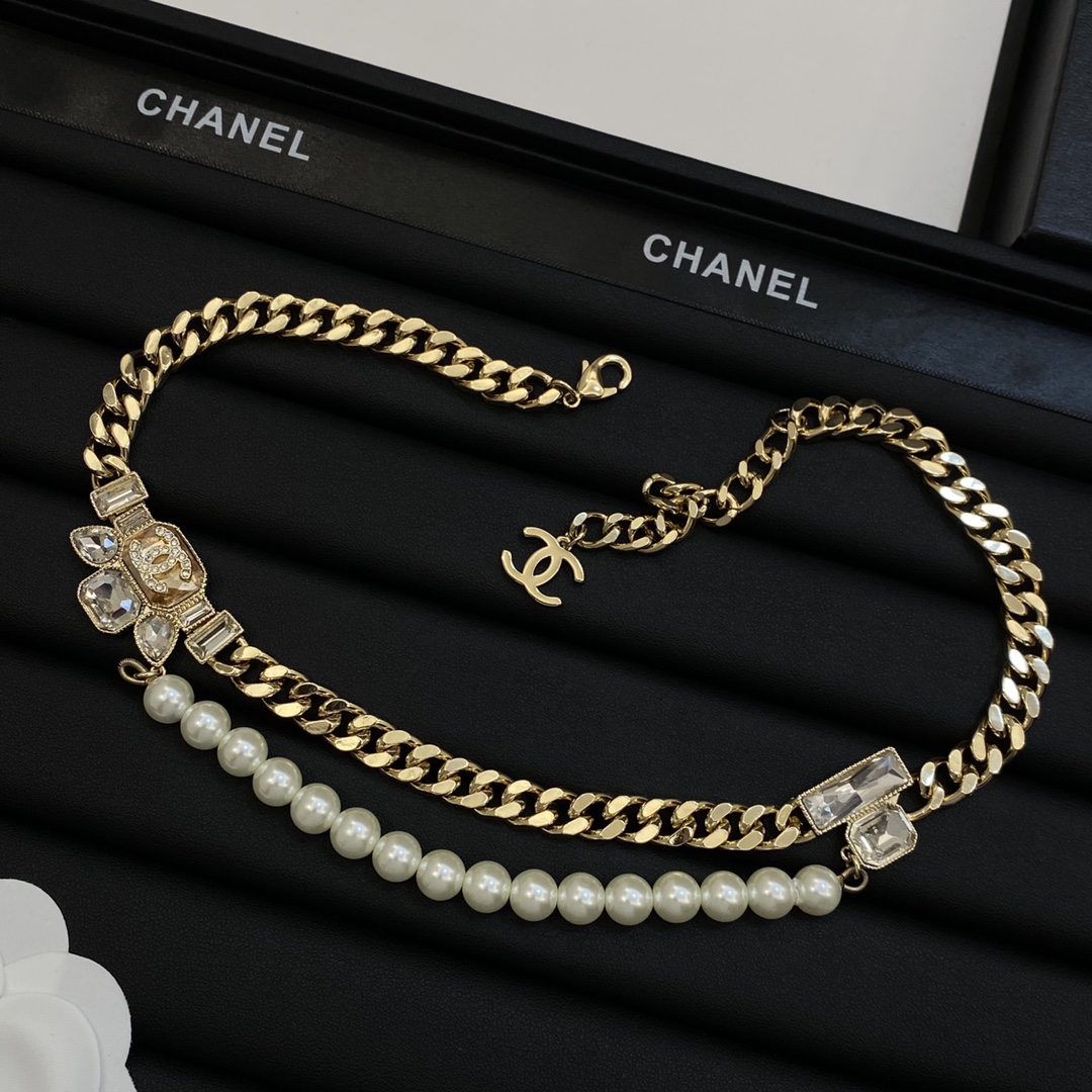 TOP CHANEL Sweater Chain with Pearl and Crystal - Gold