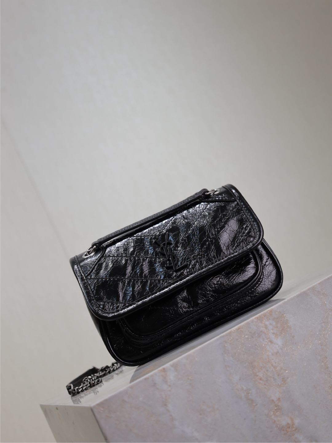 TOP Yves Saint Laurent YSL Niki Bag Waxy Leather 18x12.5x5cm - Black