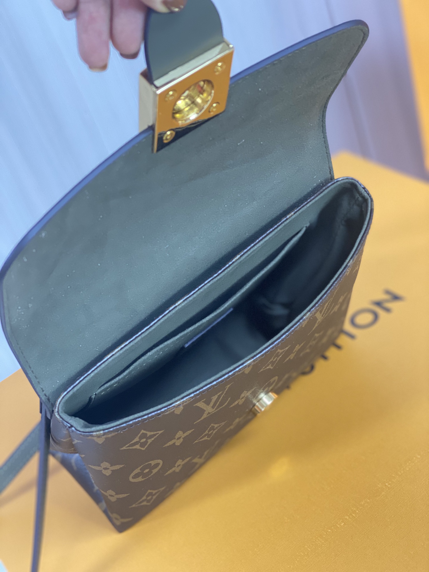 Louis Vuitton Locky BB M44797