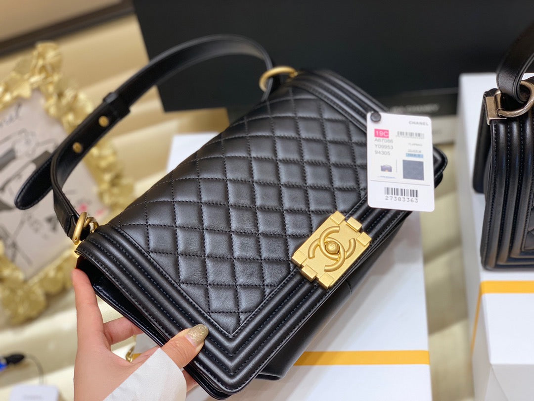 TOP CHANEL Le Boy Bag Smooth Leather Medium 25cm - Black & GHW