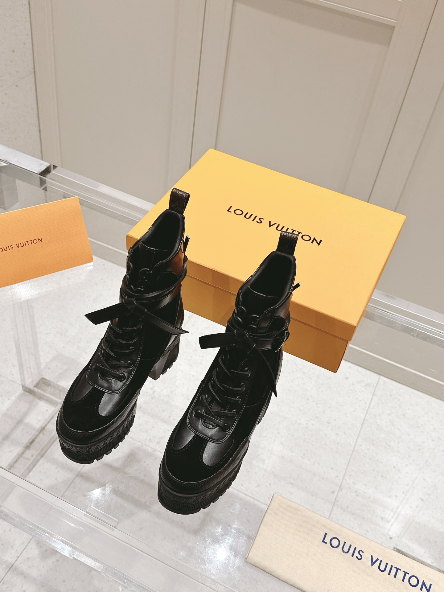 TOP Louis Vuitton LV  Short Boots - 3 Colors