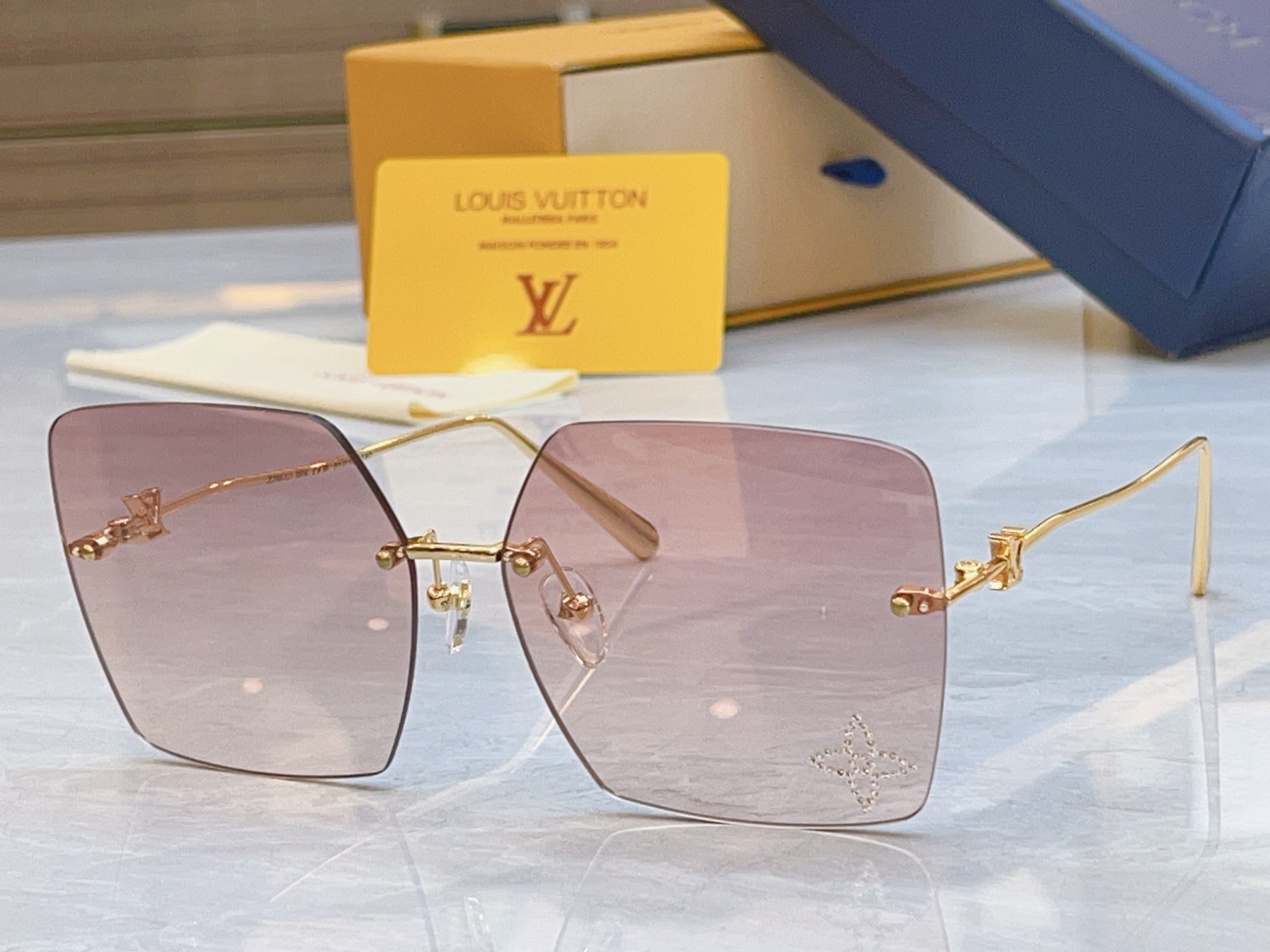 TOP Louis Vuitton LV Sunglasses - 6 Colors