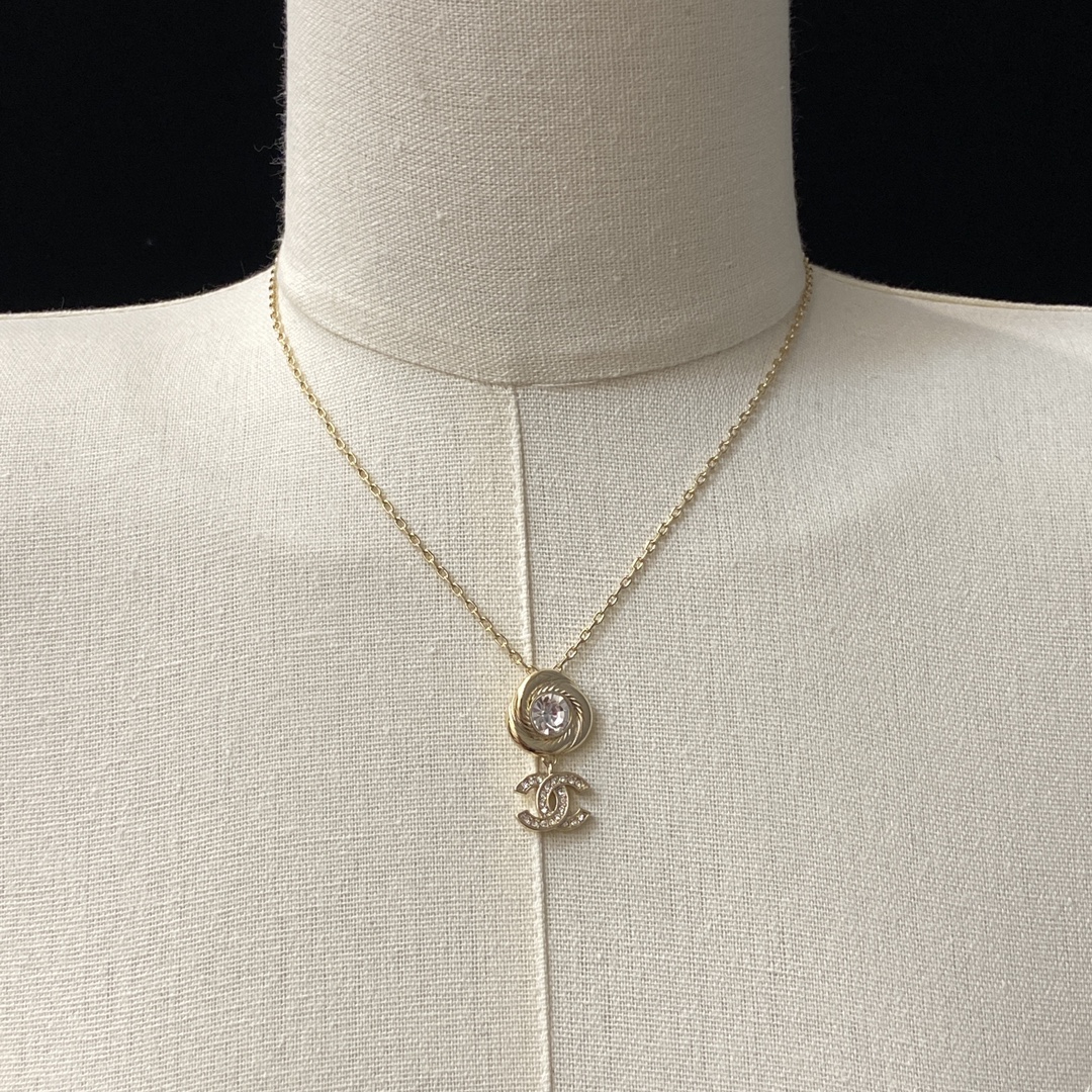 TOP CHANEL CC Necklace - Gold