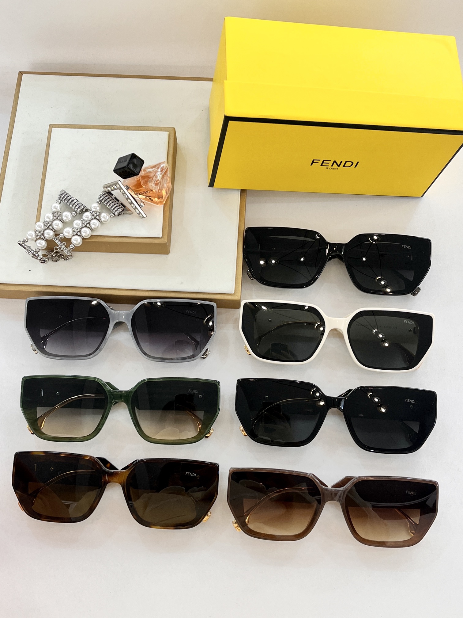 TOP FENDI Sunglasses - 7 Colors