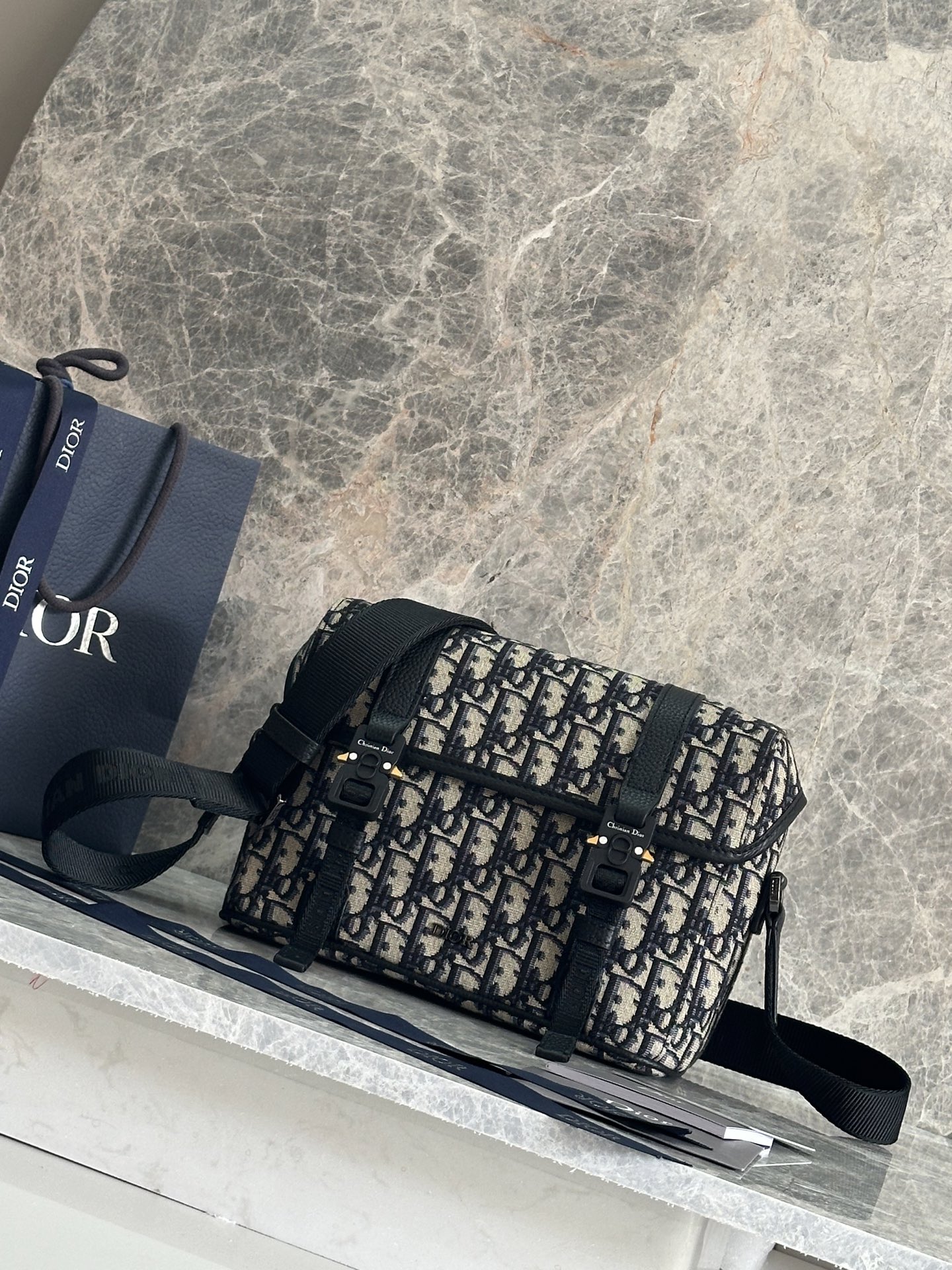 Top Christian Dior Men's Dior Hit The Road Bag 24 x 18 x 8cm - 2 Colors