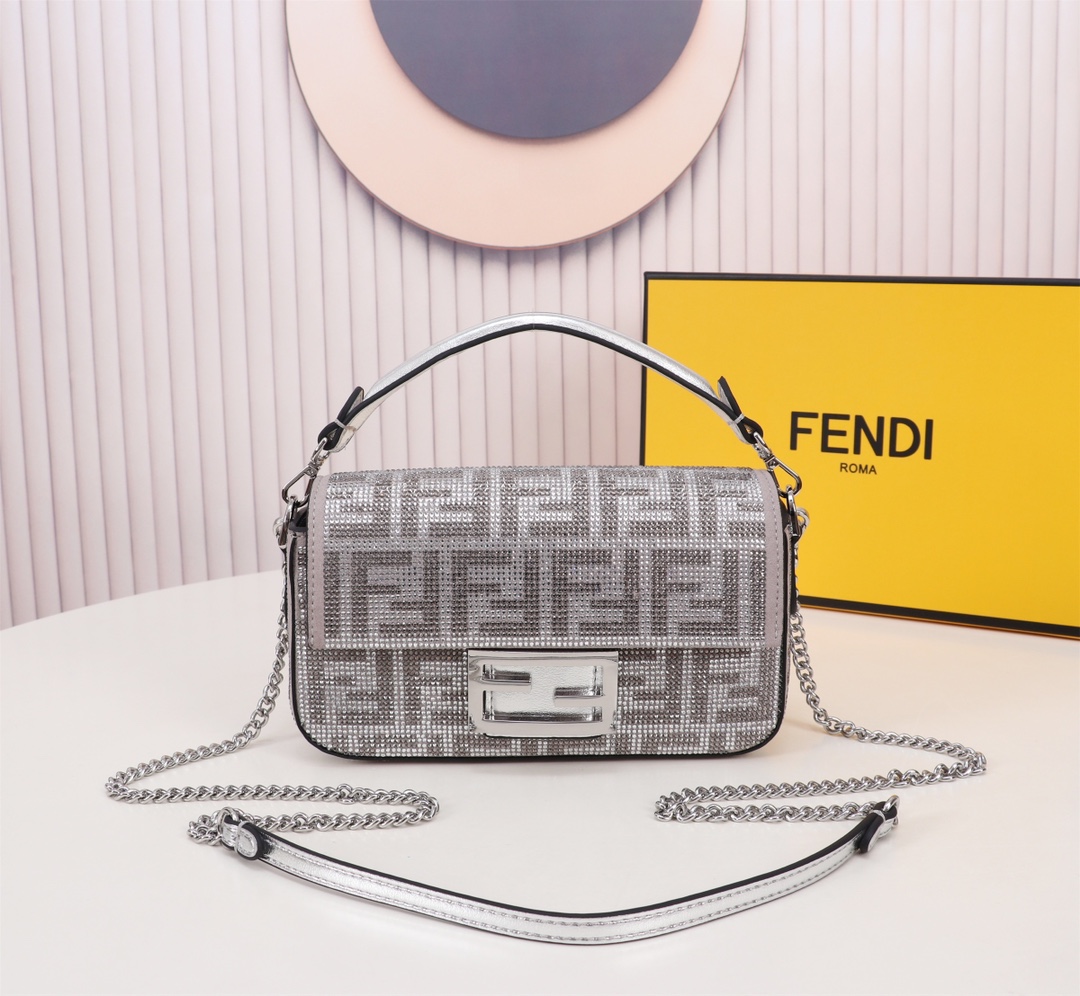 TOP FENDI Full Diamond Mini Baguette Bag 18×4×11cm - Silvery