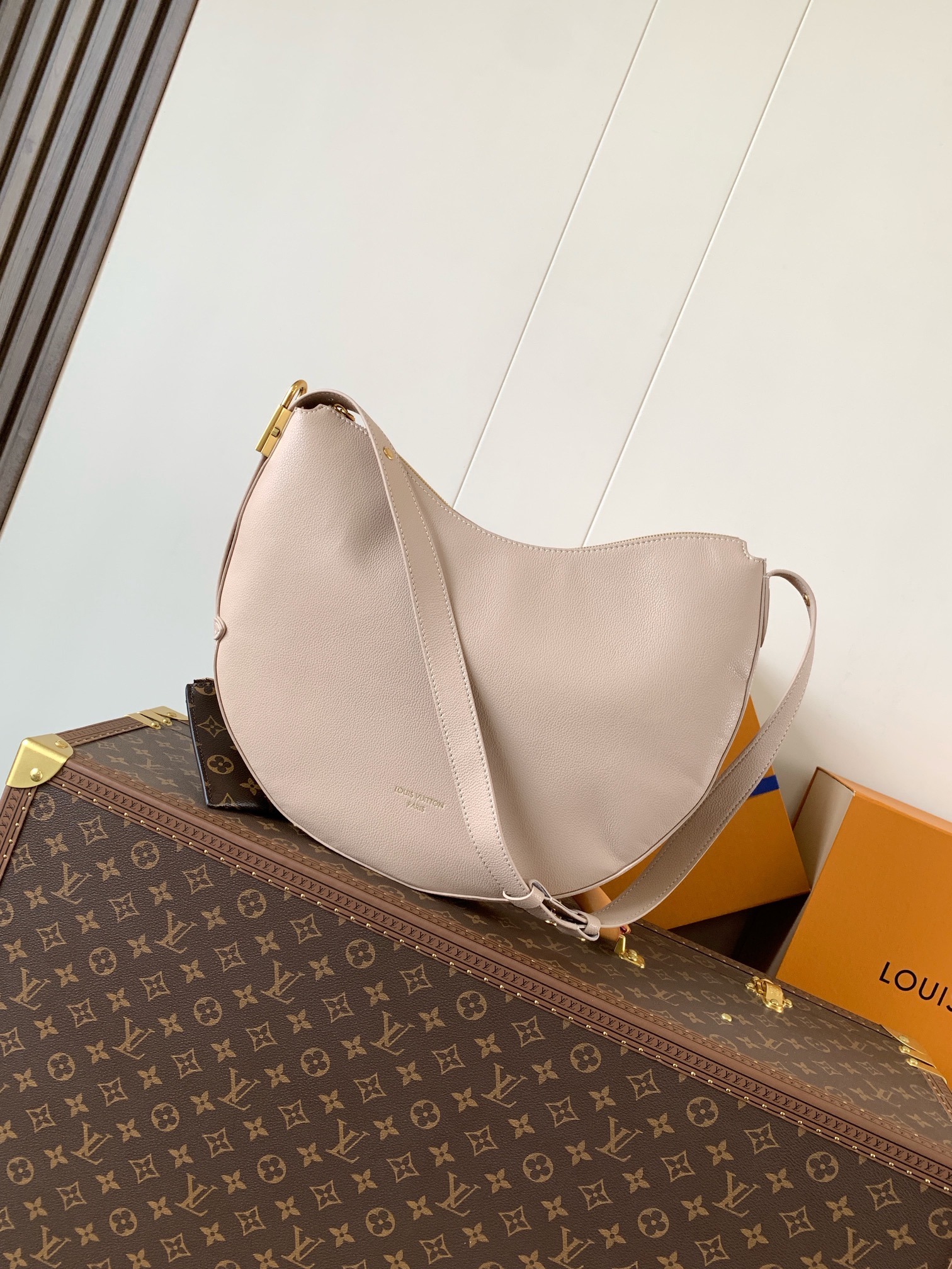 TOP Louis Vuitton LV Low-key Cookie Medium-Sized Handbag 26*5*32cm - 3 Colors