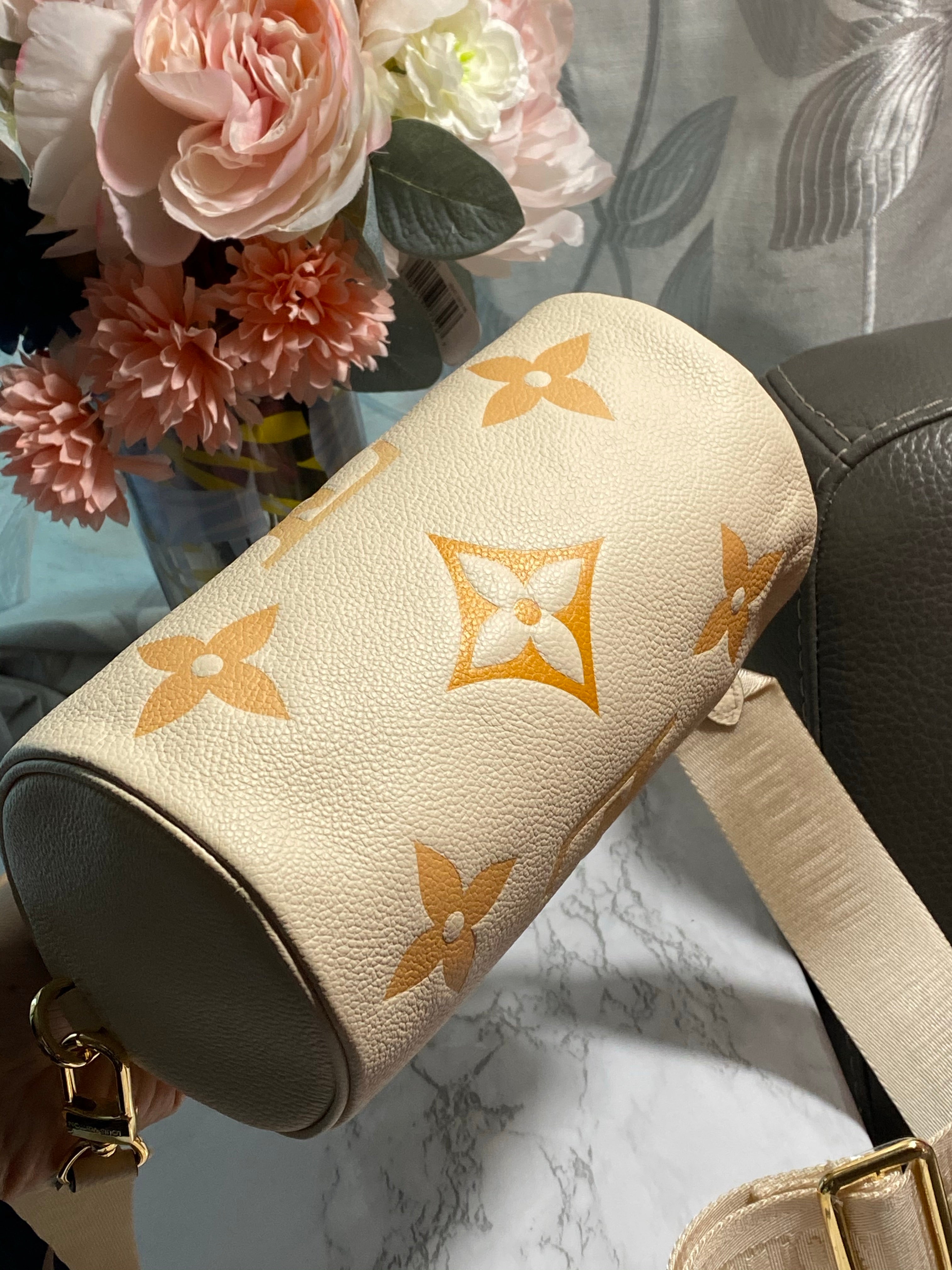 TOP Louis Vuitton LV Papillon BB Bag 20 x 10 x 10CM- Cream