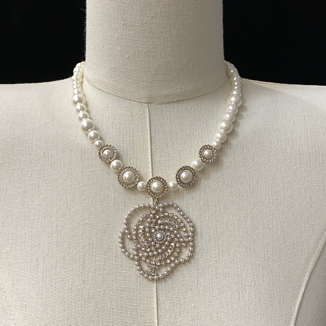 TOP CHANEL Pearl Necklace - 2 Color