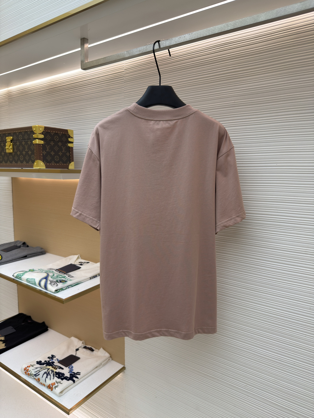 LOUIS VUITTON 茶粉皮标圆领短袖