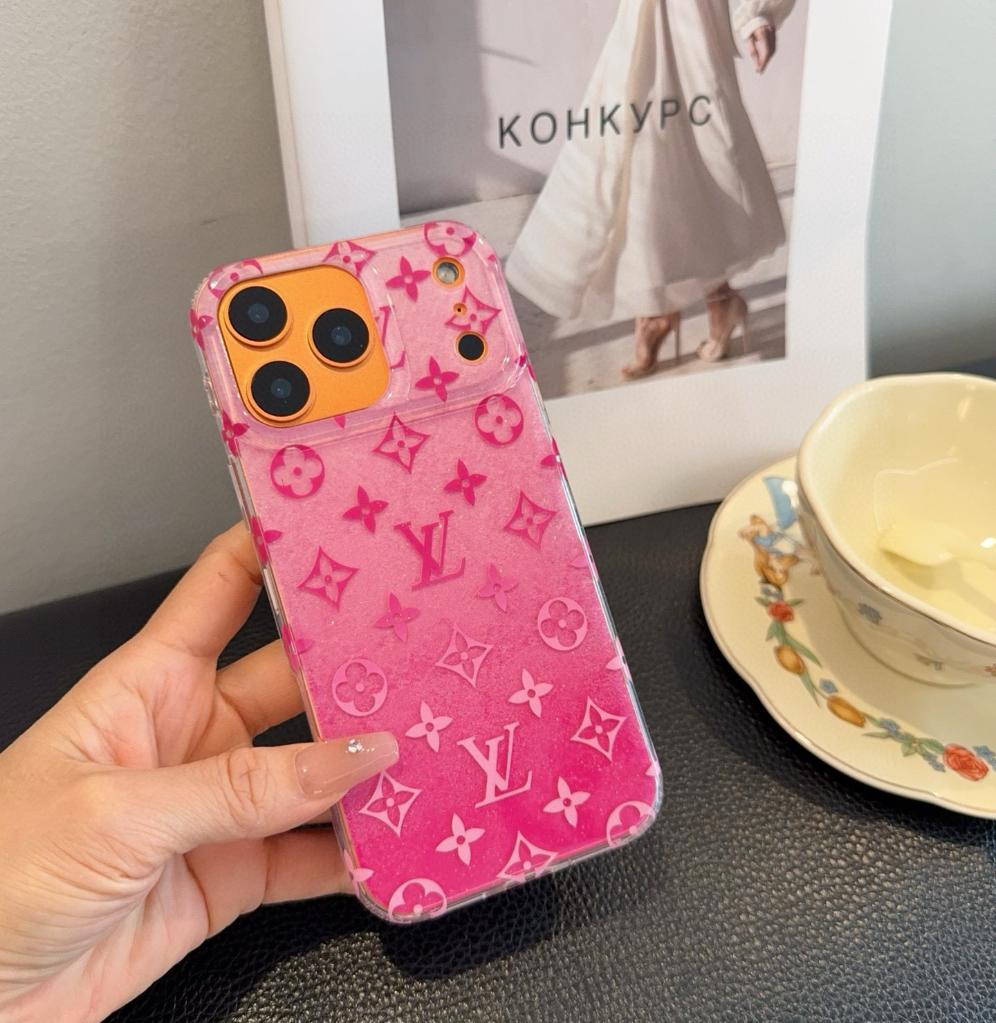 TOP Louis Vuitton LV IPhone Case - 2 Colors