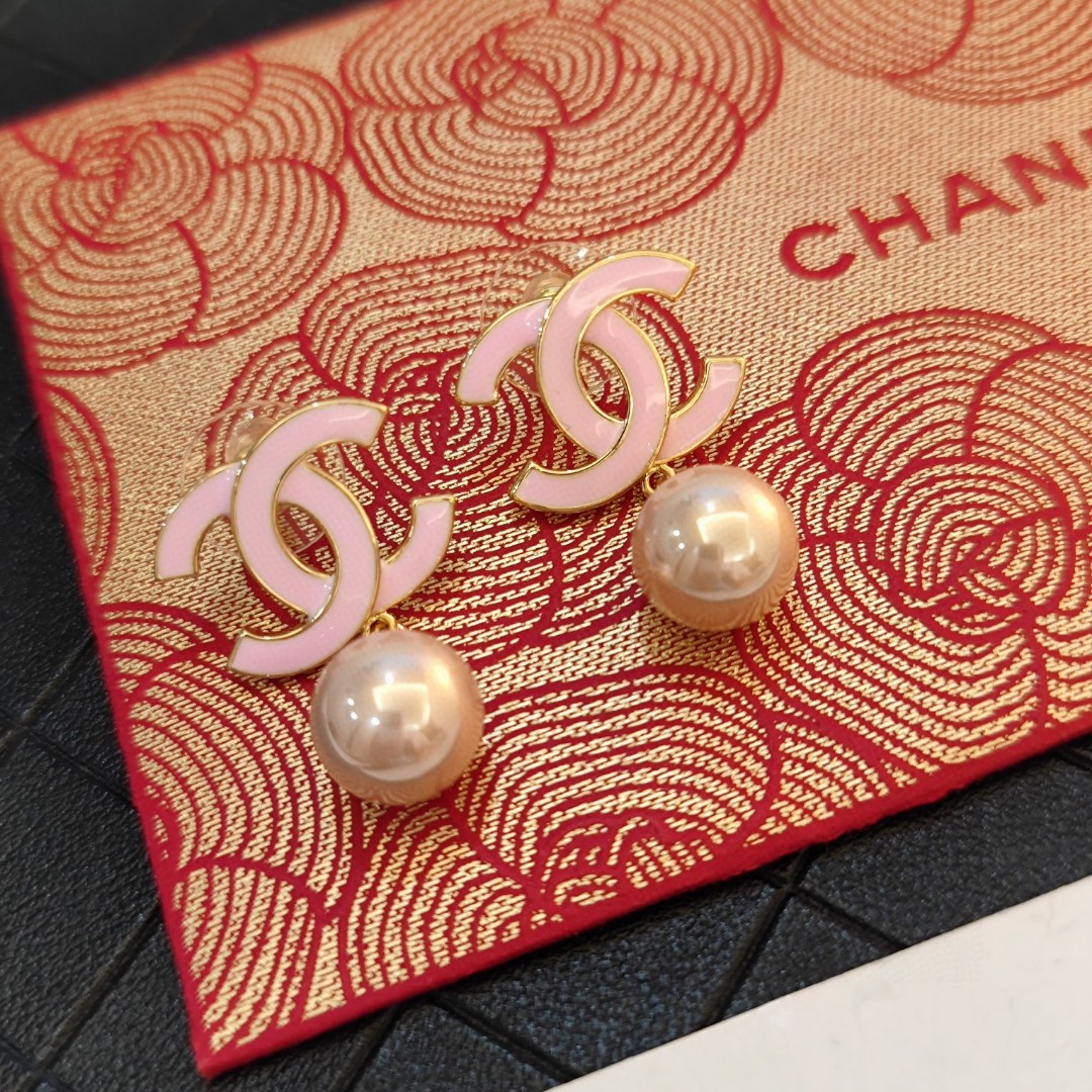 TOP CHANEL Pink Pearl CC  Earrings