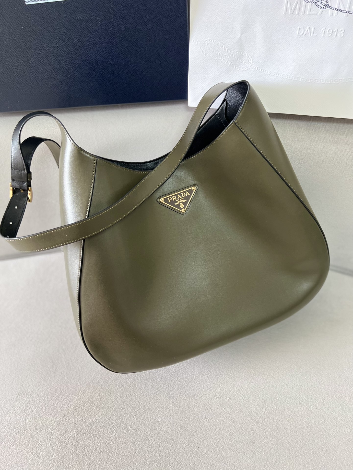 TOP PRADA Cleo Oversized Messenger Bag 40x30x9cm - Three Colors