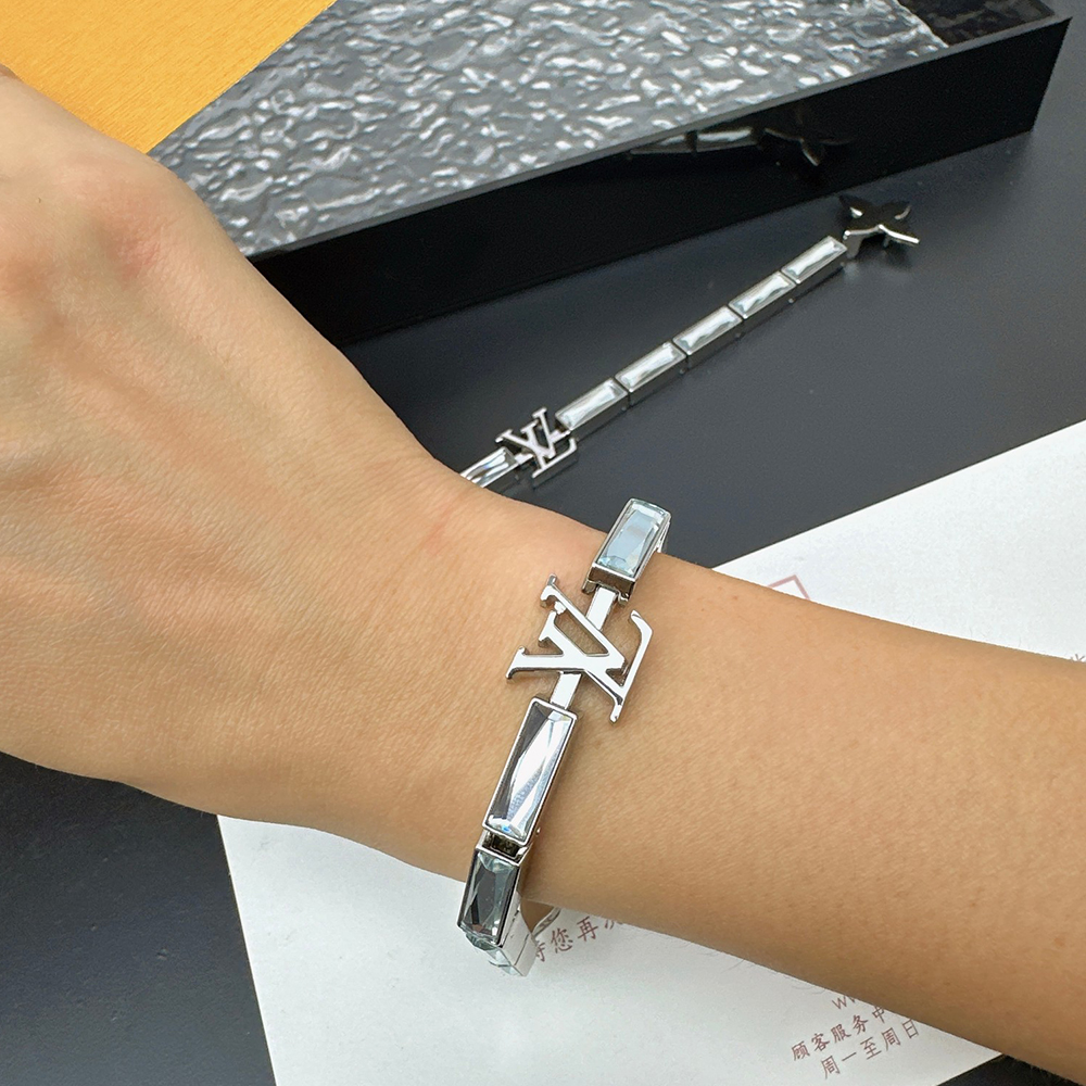 Louis Vuitton LV Bracelet  (Replica)