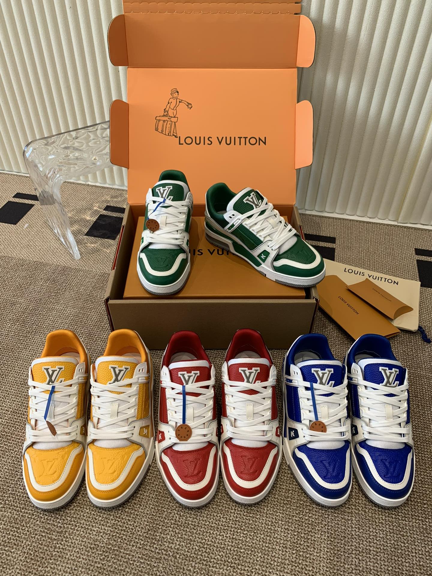 TOP Louis Vuitton LV Sneakers - 4 Colors
