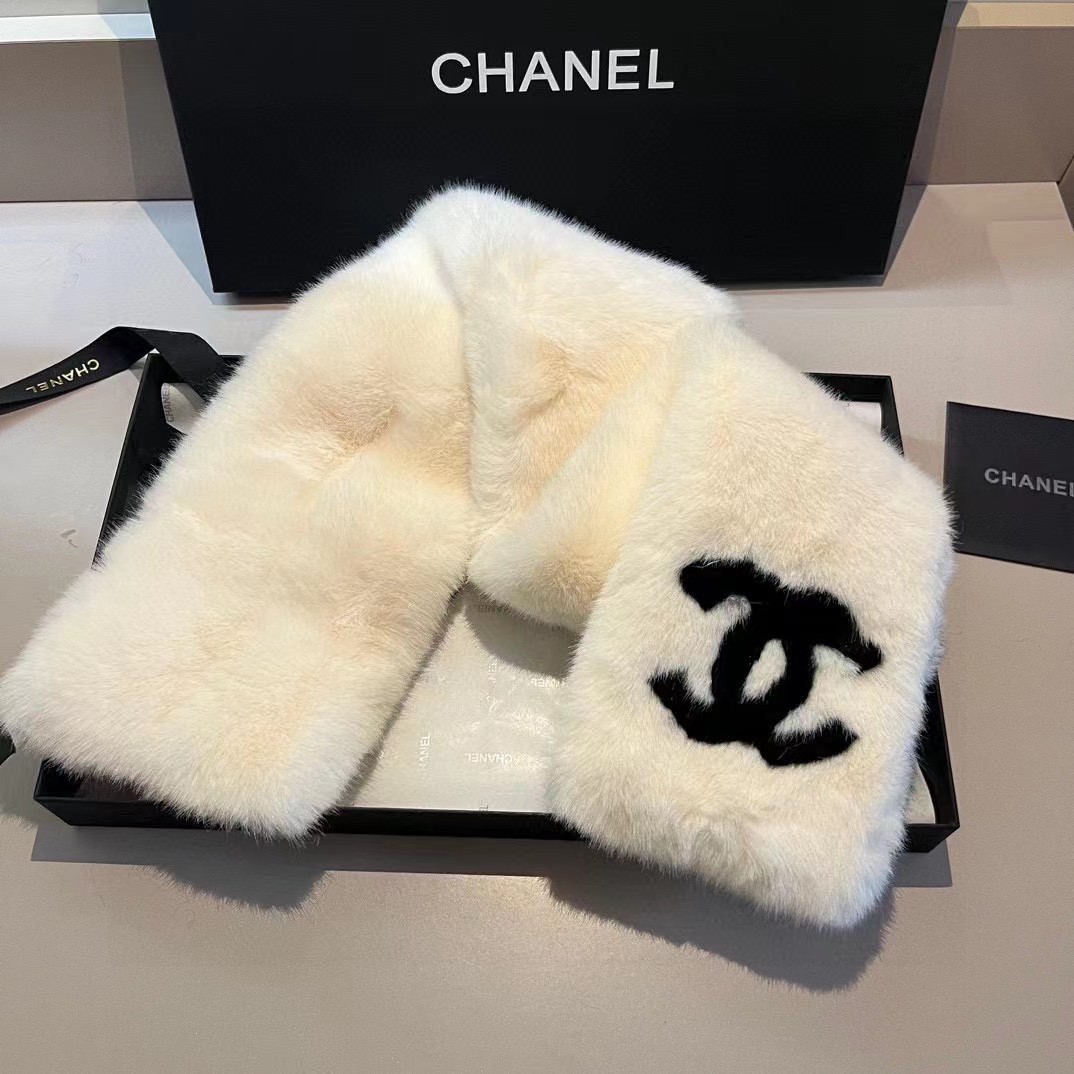 TOP CHANEL Cashmere Scarves 90 cm