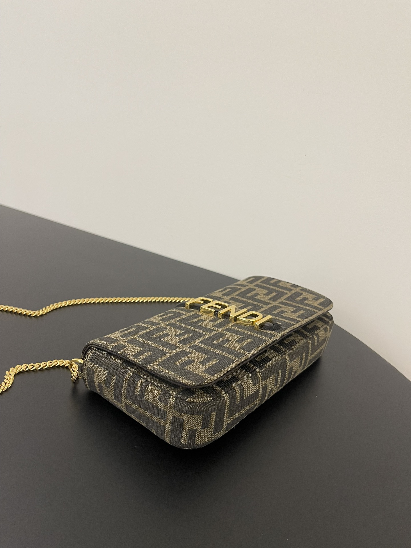 TOP FENDI Graphy Chain Bag 22x5x11cm - Monogram