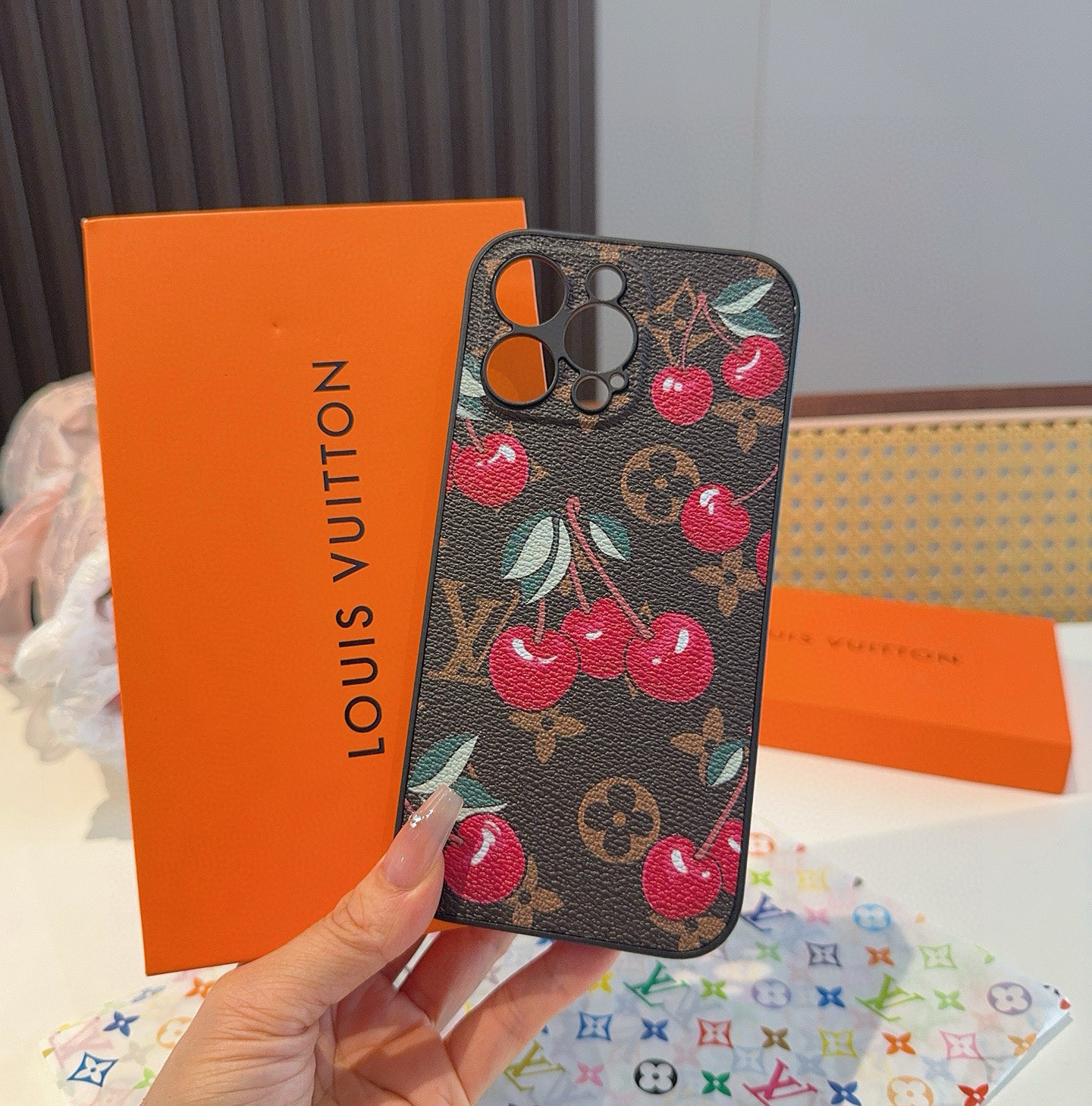 TOP Louis Vuitton LV  Phone Case- Brown