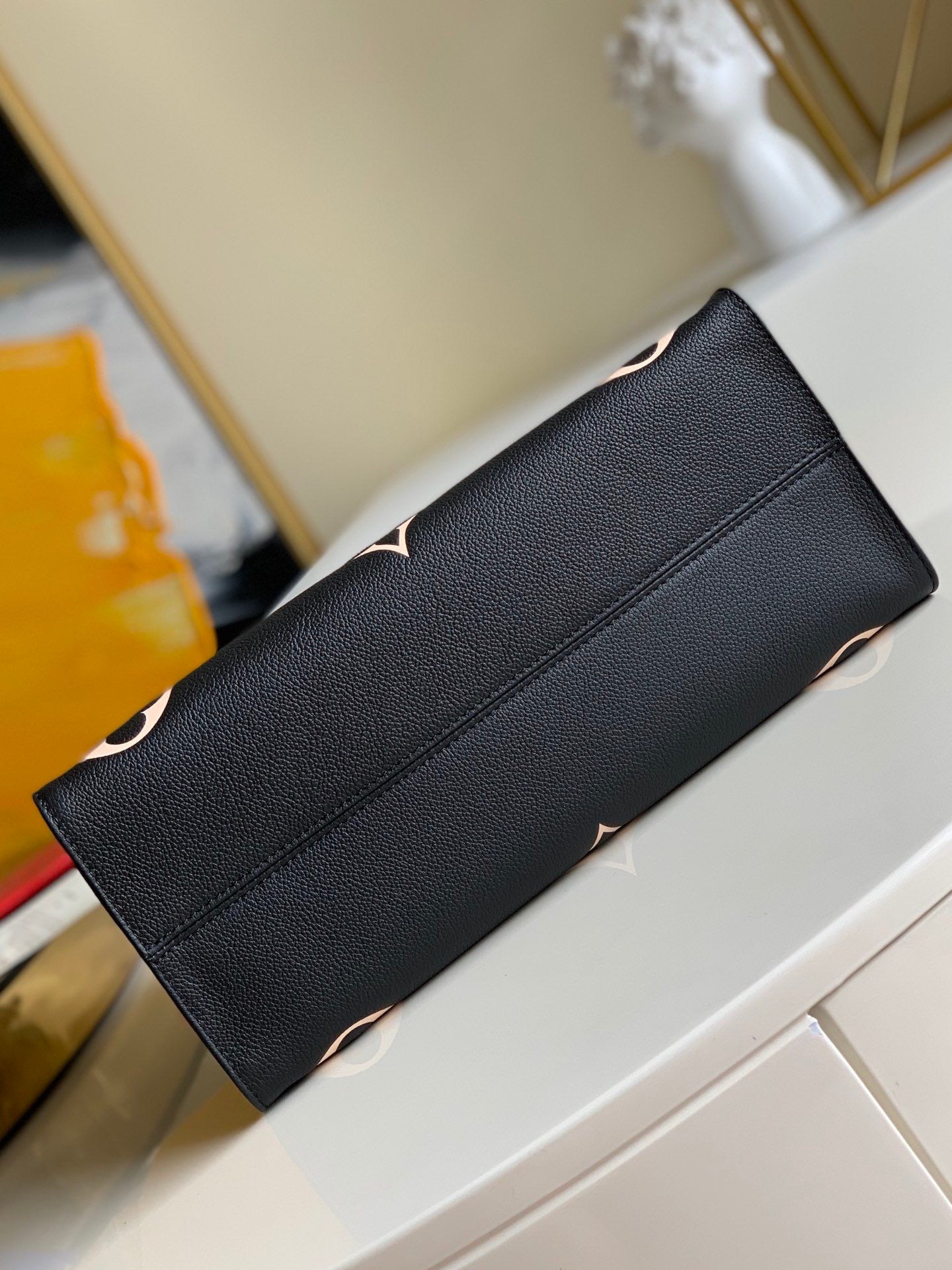 TOP Louis Vuitton LV  On The Go Empreinte 2 Tones Tote GM 41x34x19cm - Black and Cream