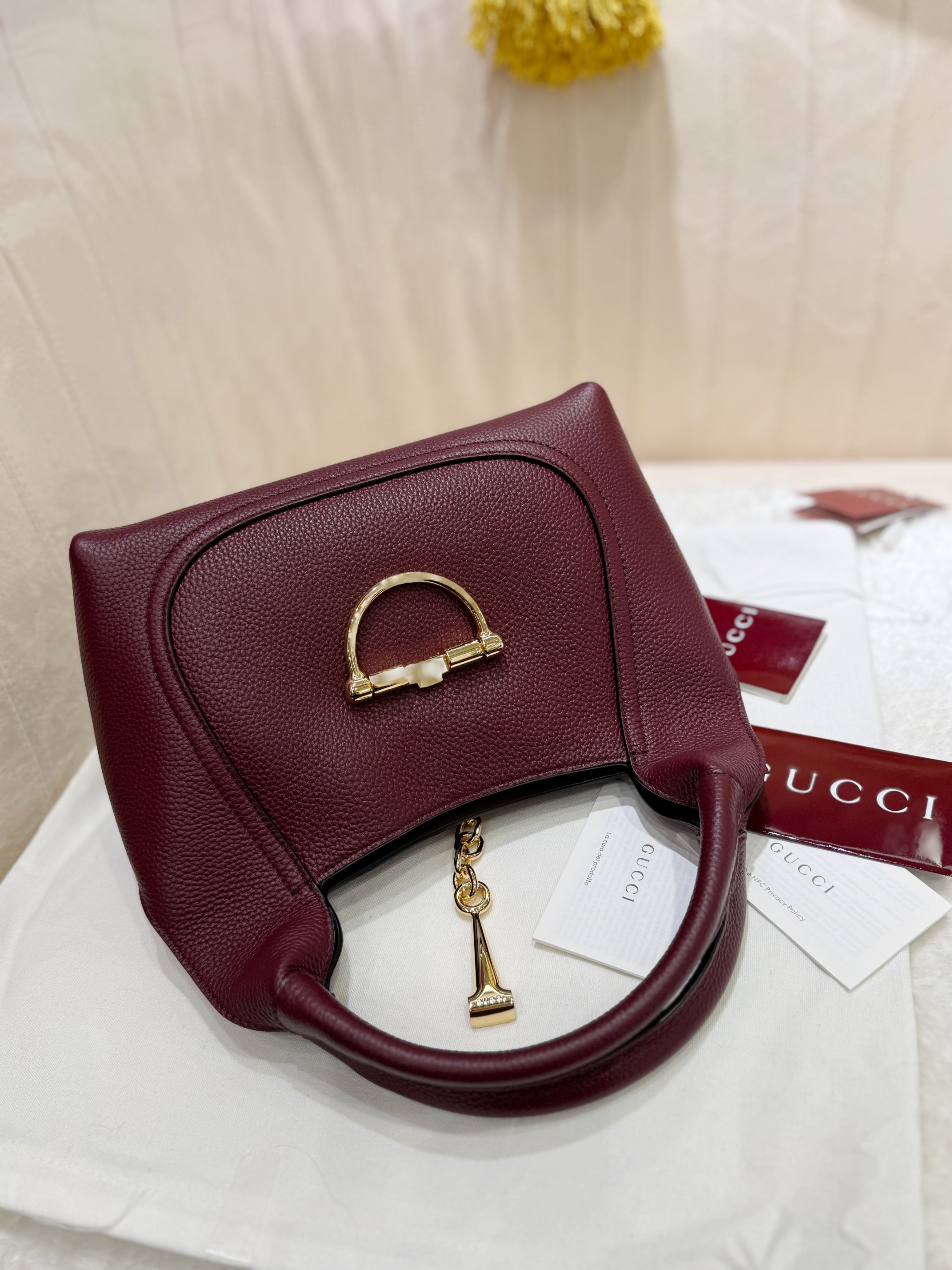 TOP GUCCI Gucci Softbit Shoulder Bag Cowhide 27.5*21*16 cm - 2 Colour