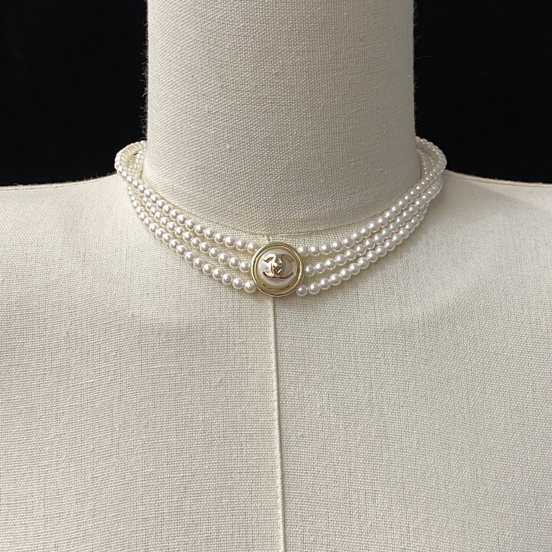 TOP CHANEL Pearl Necklace - Gold