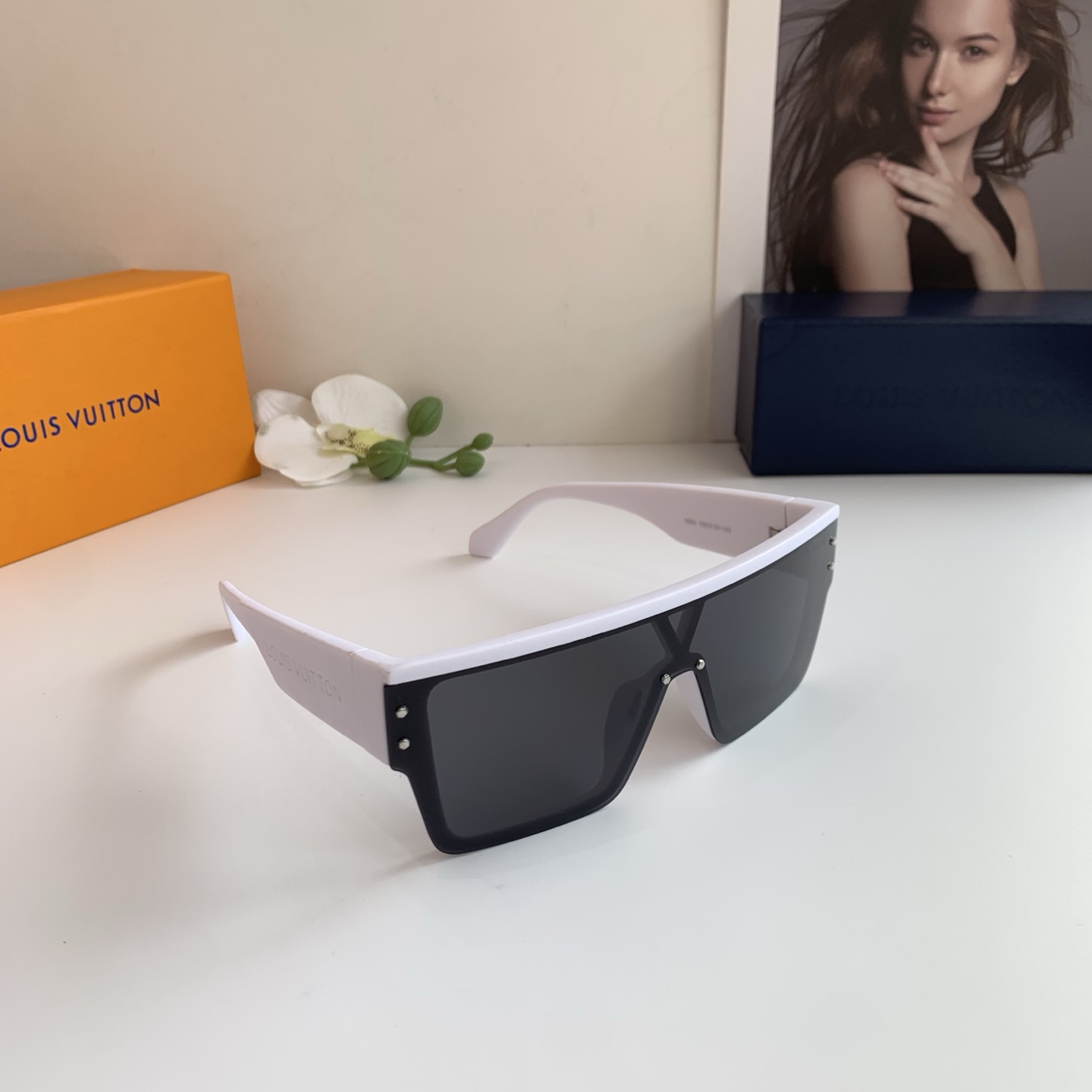 TOP Louis Vuitton LV Sunglasses - 3 Colors