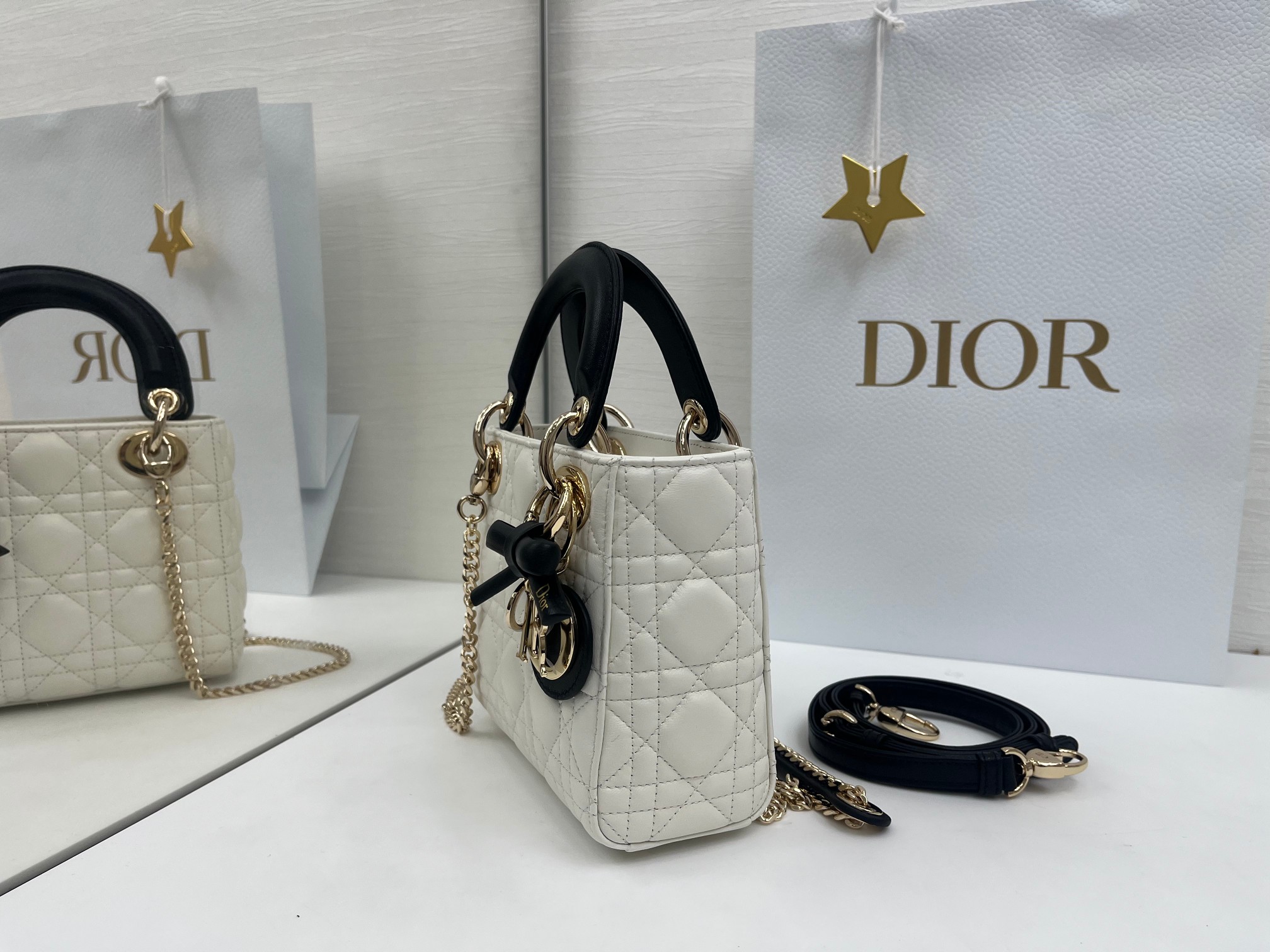 TOP Christian Dior Lady Dior Bag with Bow 17x15x7/20x17x8cm - Black and White