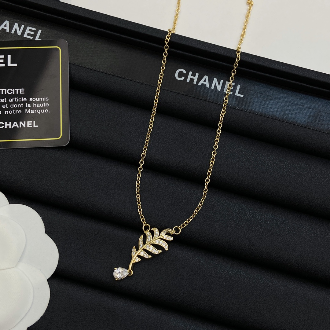 TOP CHANEL Necklaces + Earrings - Gold