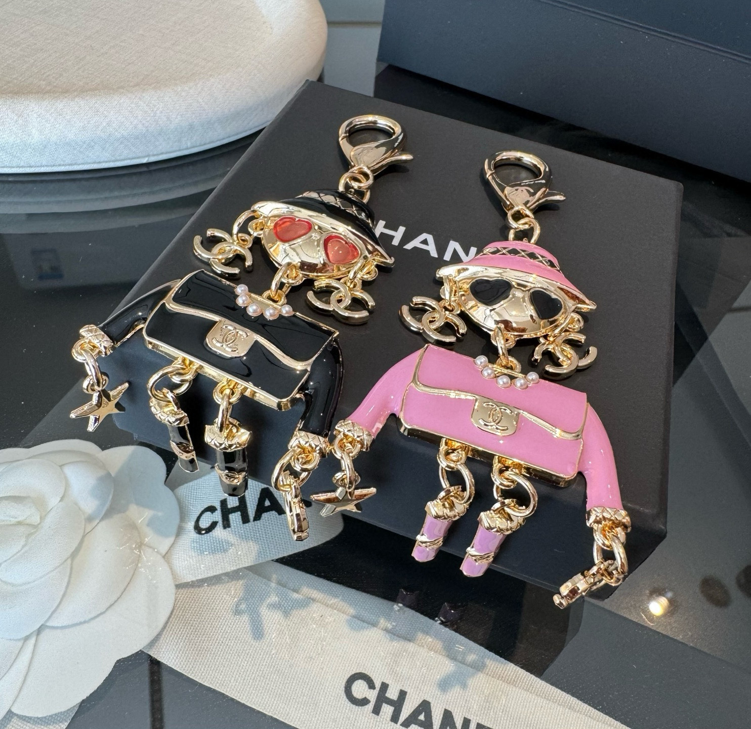 TOP CHANEL CC Alien Key Chain - 2 Colors