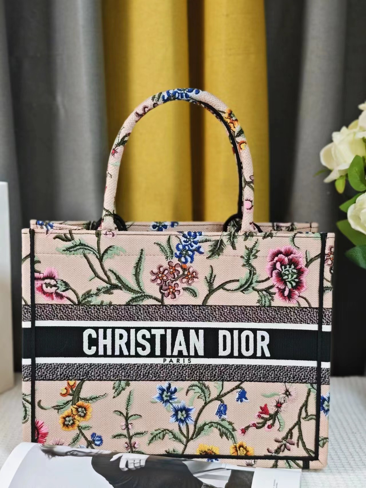 TOP Christian Dior Book Tote Bag Jadin d'Hiver Embroidery36X27.5X16.5 cm - Medium - Pink Multicolored