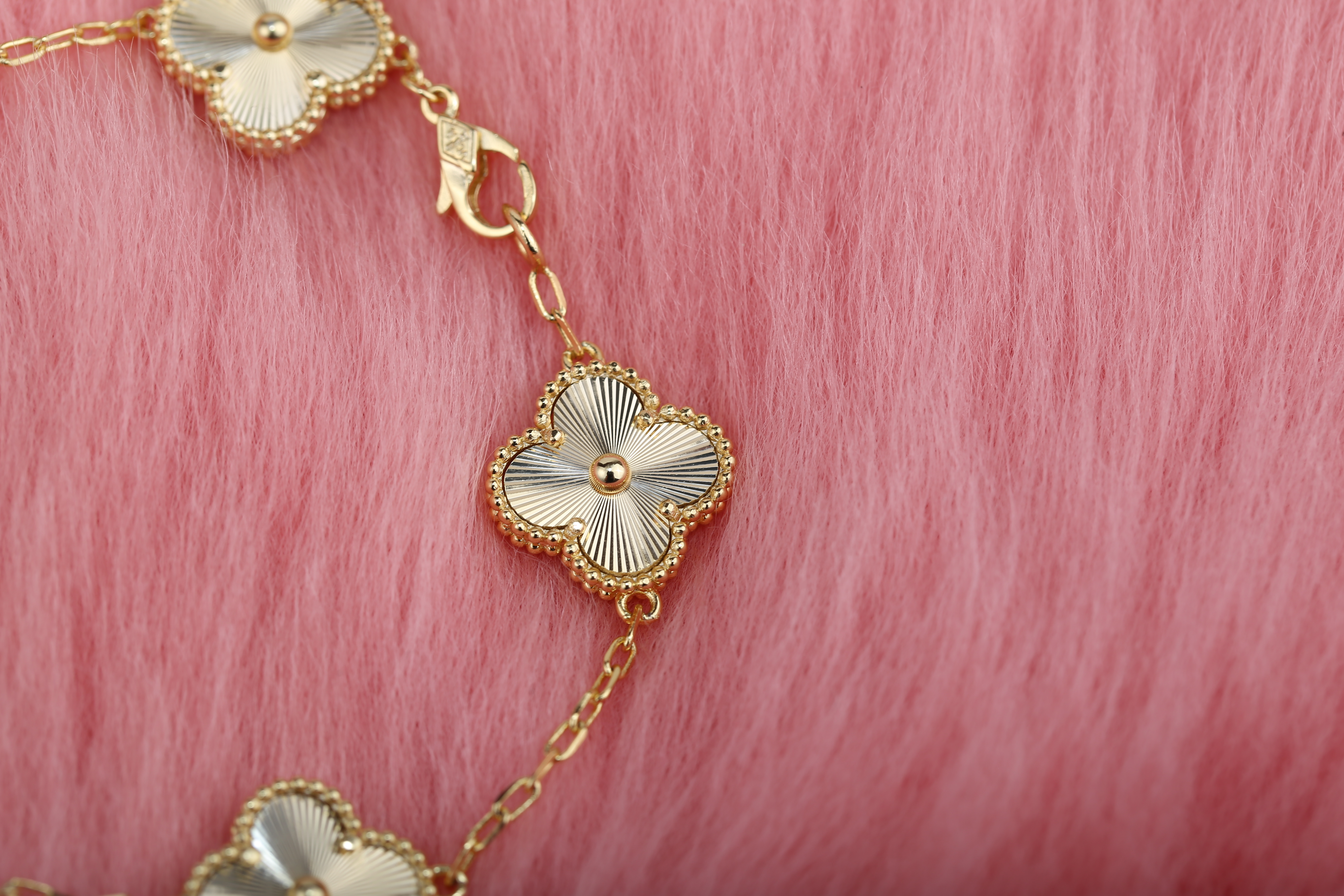 Van Cleef&Arpels VCA Gold Laser Bracelet