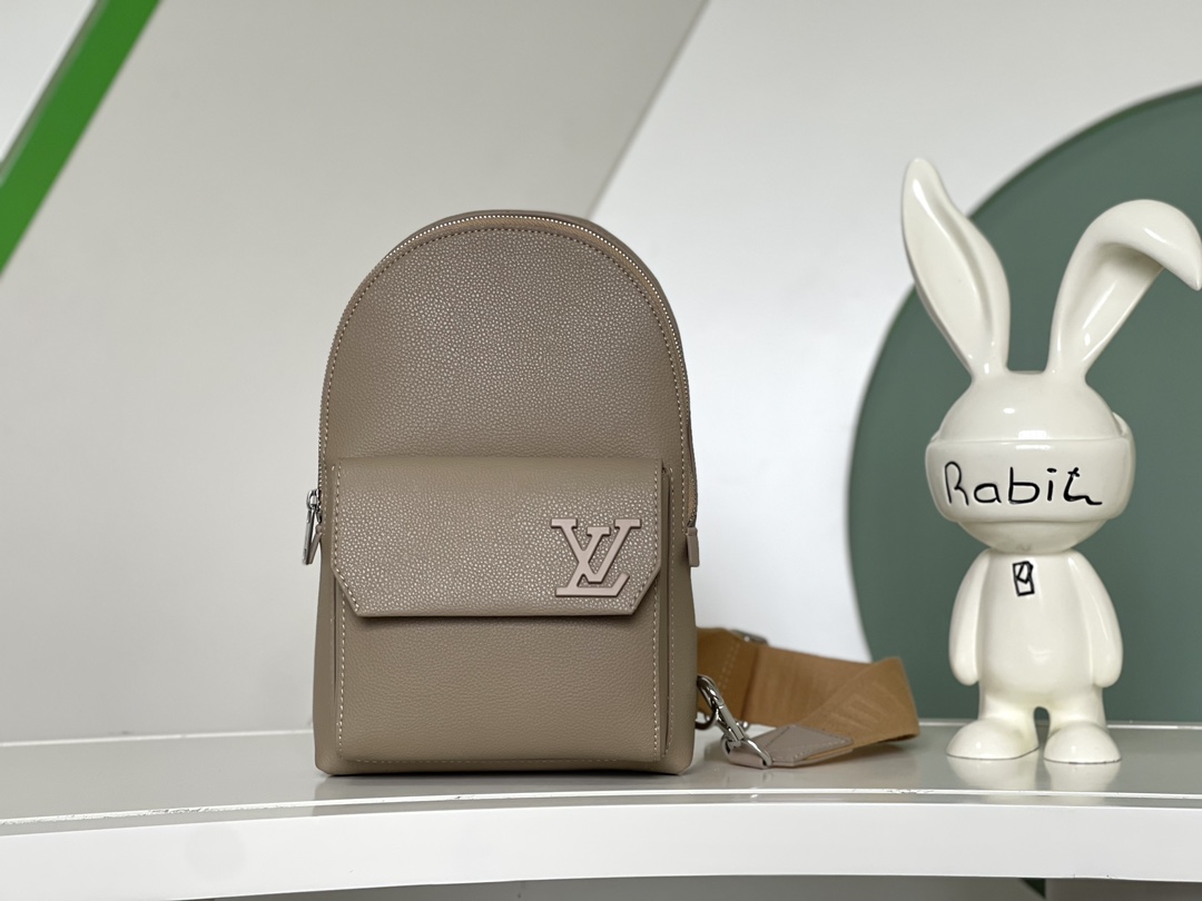 TOP Louis Vuitton LV Gram Buckle Full Leather Chest Bag Series 20 x 30 × 4 cm- 2 Colors