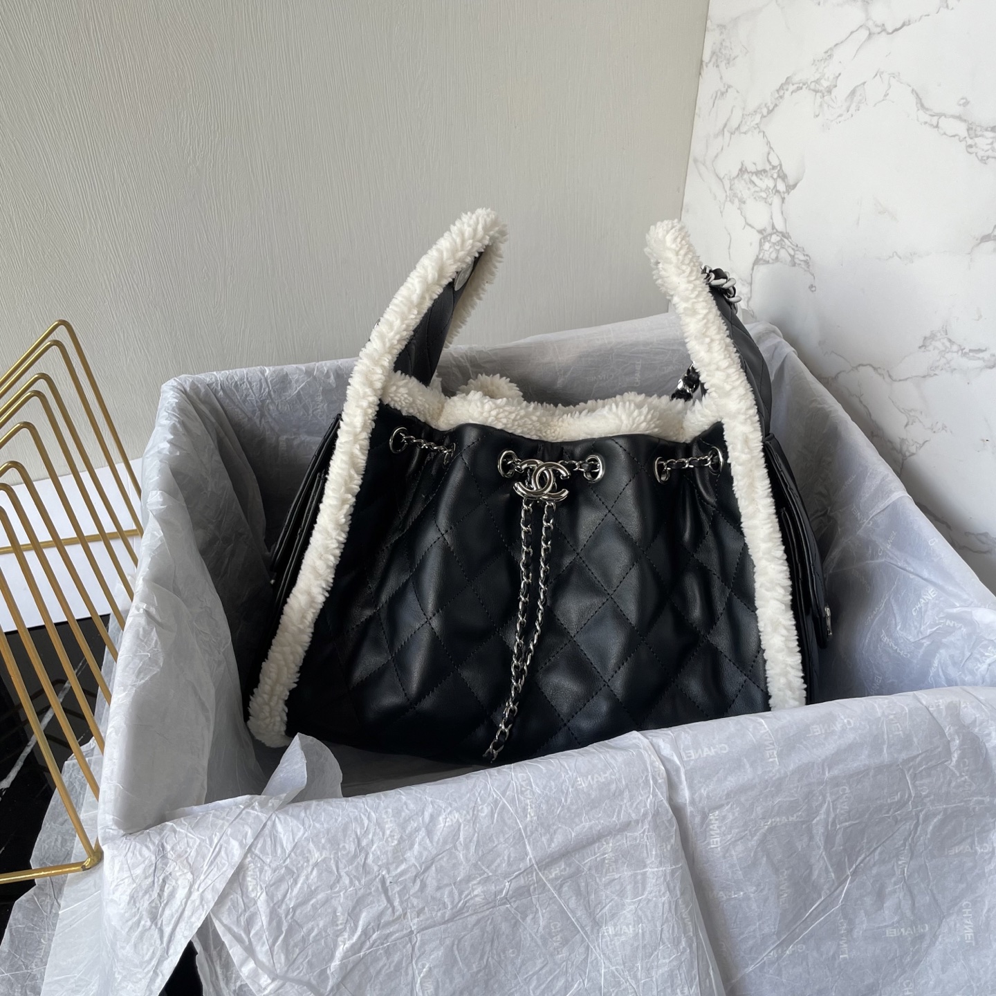 TOP CHANEL Hobo Bag Quilted Leather with Shearling Trim 30x26x14cm - Black
