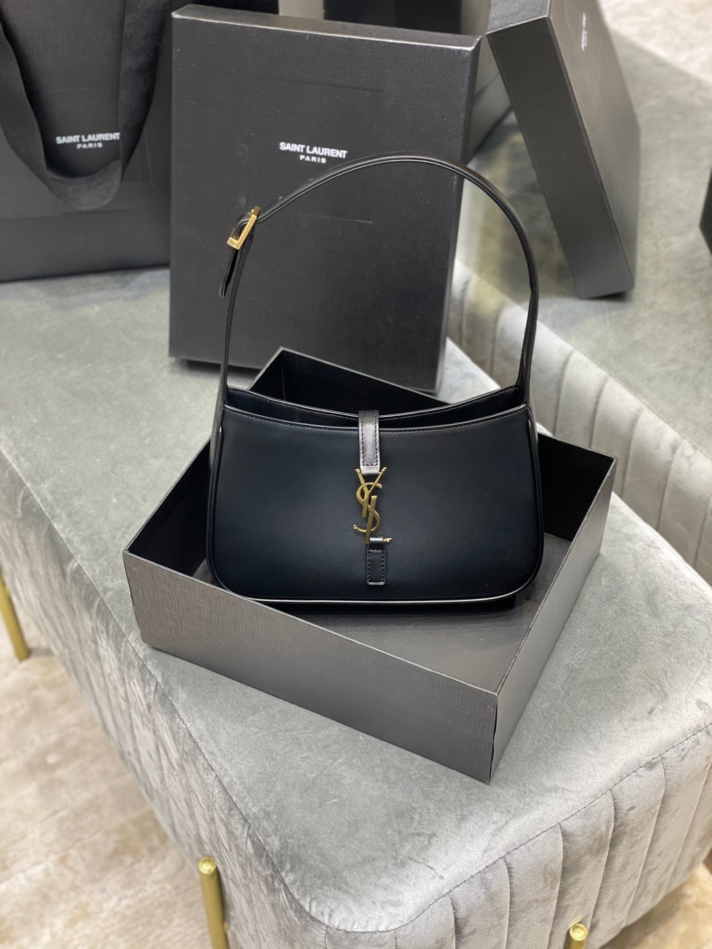 TOP Yves Saint Laurent YSL Le 5A7 Shoulder Bag - Black GHW