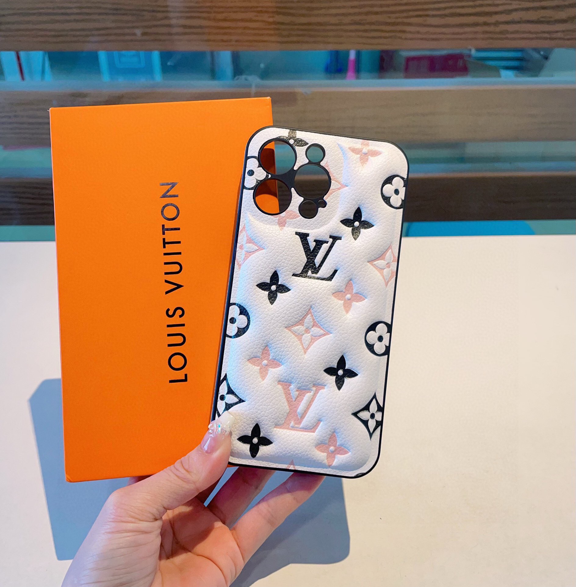 Louis Vuitton Air Cushion Embossed Phone Case（Replica）