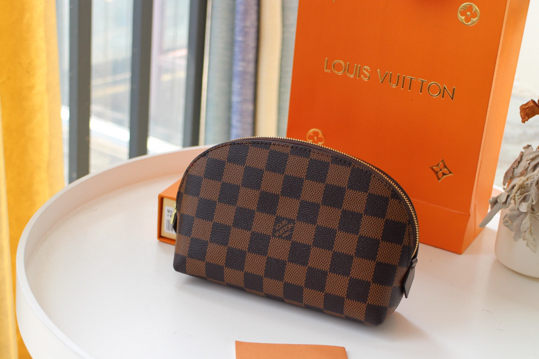 TOP Louis Vuitton LV Cosmetic Pouch 17*12*6cm-Brown
