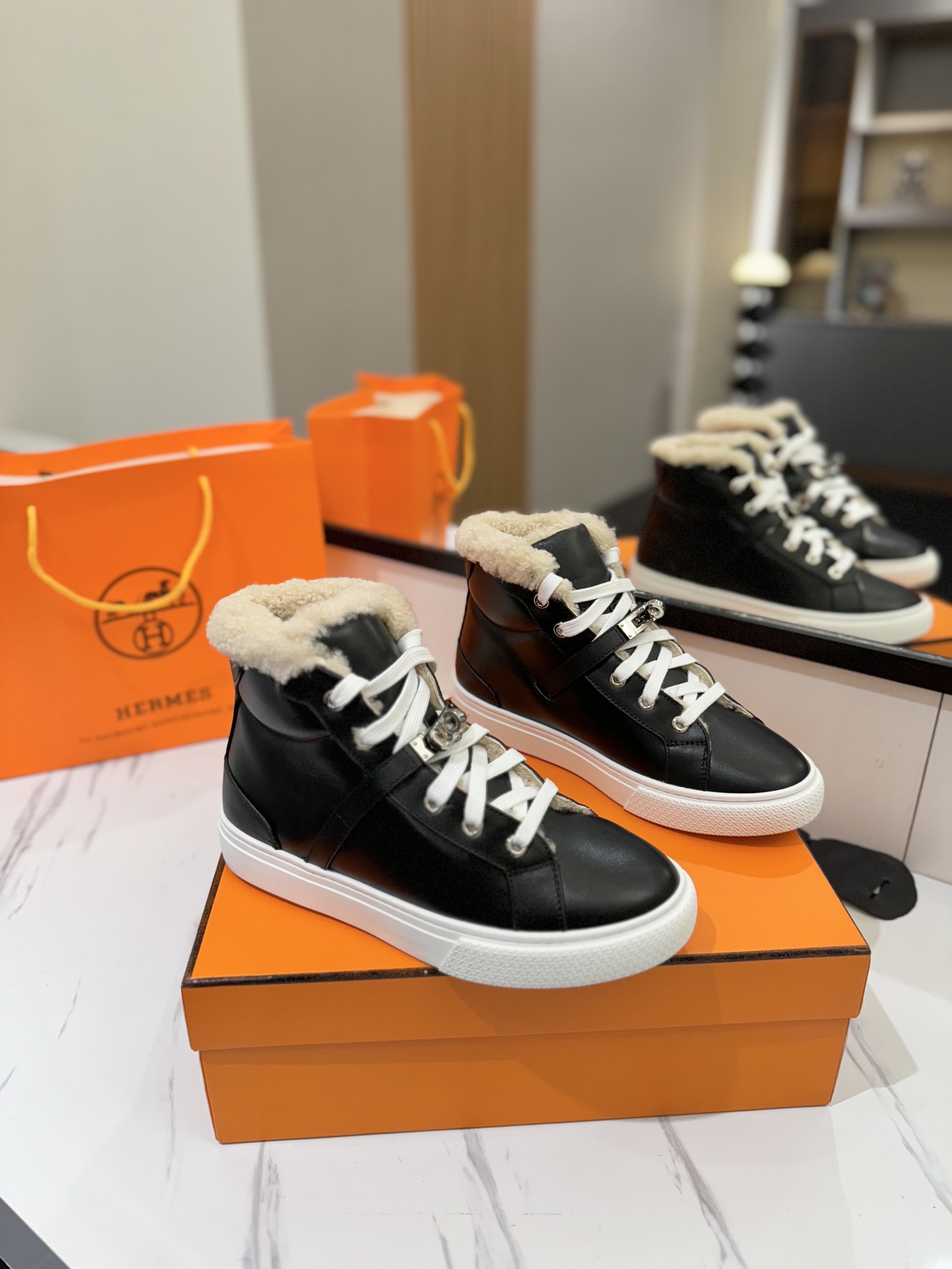 TOP HERMES Shoes - 4 Colors