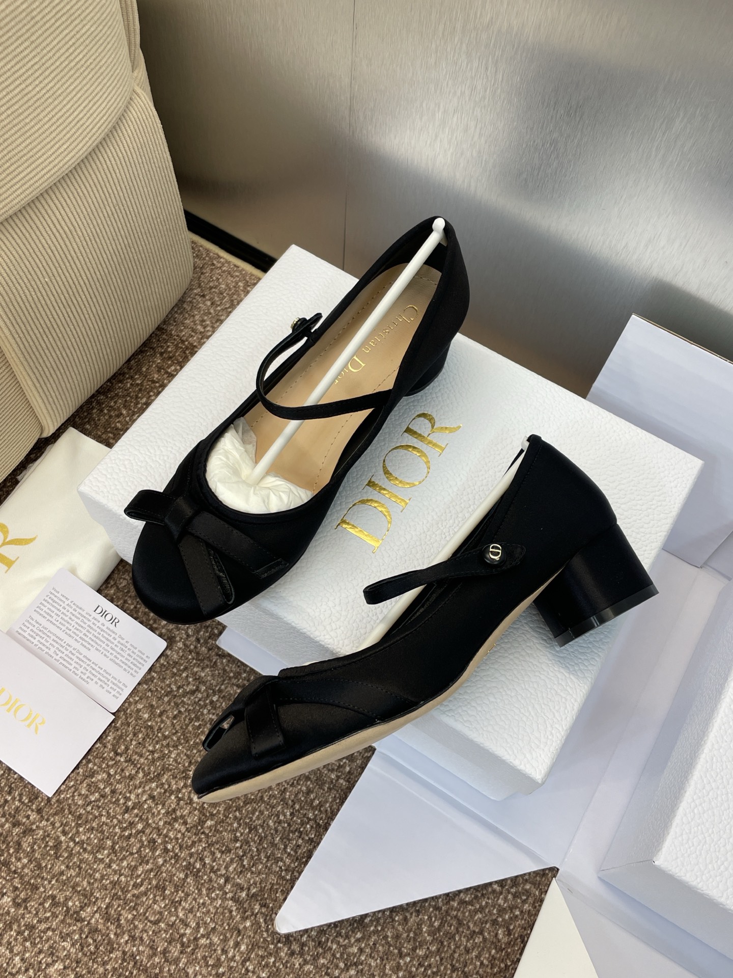 TOP Christian Dior Lovely-D Low Heels Pumps - 2 Colors