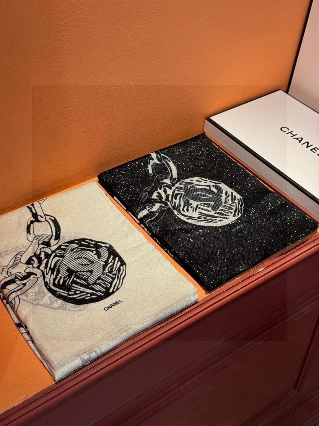 TOP CHANEL Cashmere Scarf 200 x 110 cm - 2 Colors