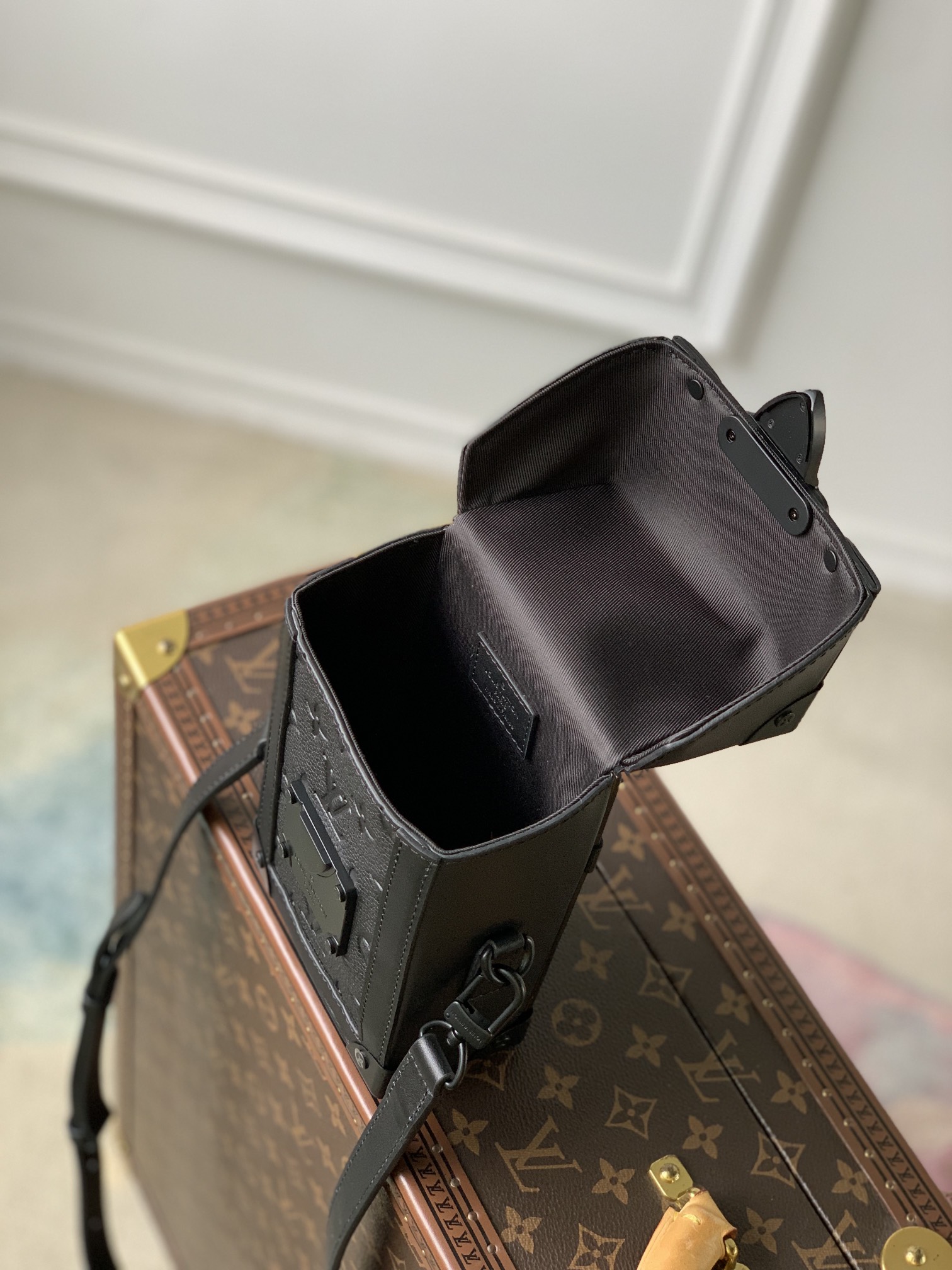 Louis Vuitton Vertical Trunk Wearable Wallet M82070
