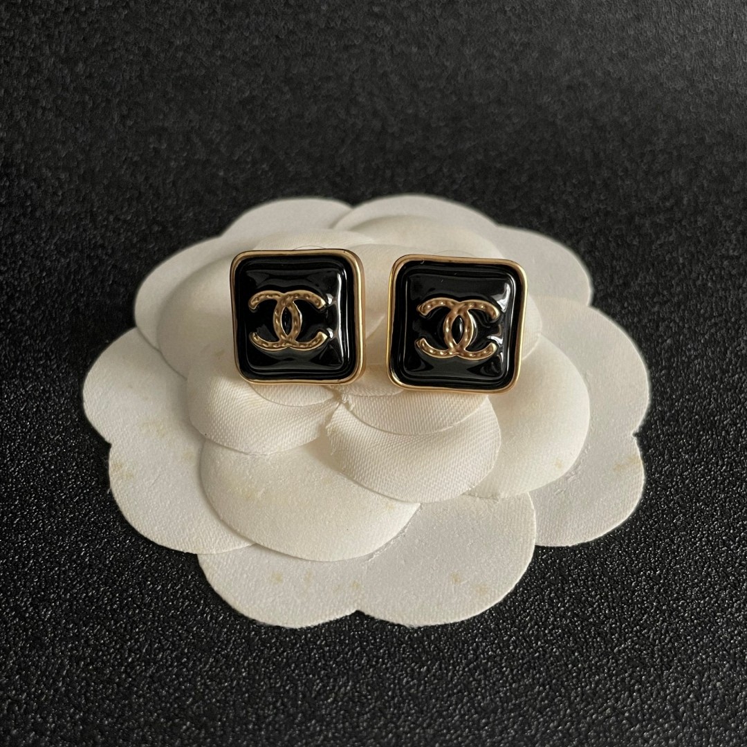 TOP CHANEL CC Earrings - 2 Color