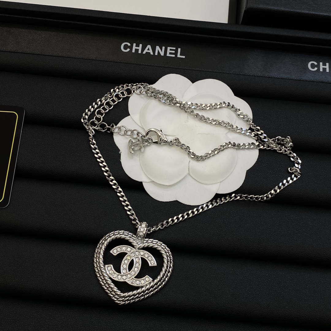 TOP CHANEL CC Necklace with Heart Pendant - 2 Color