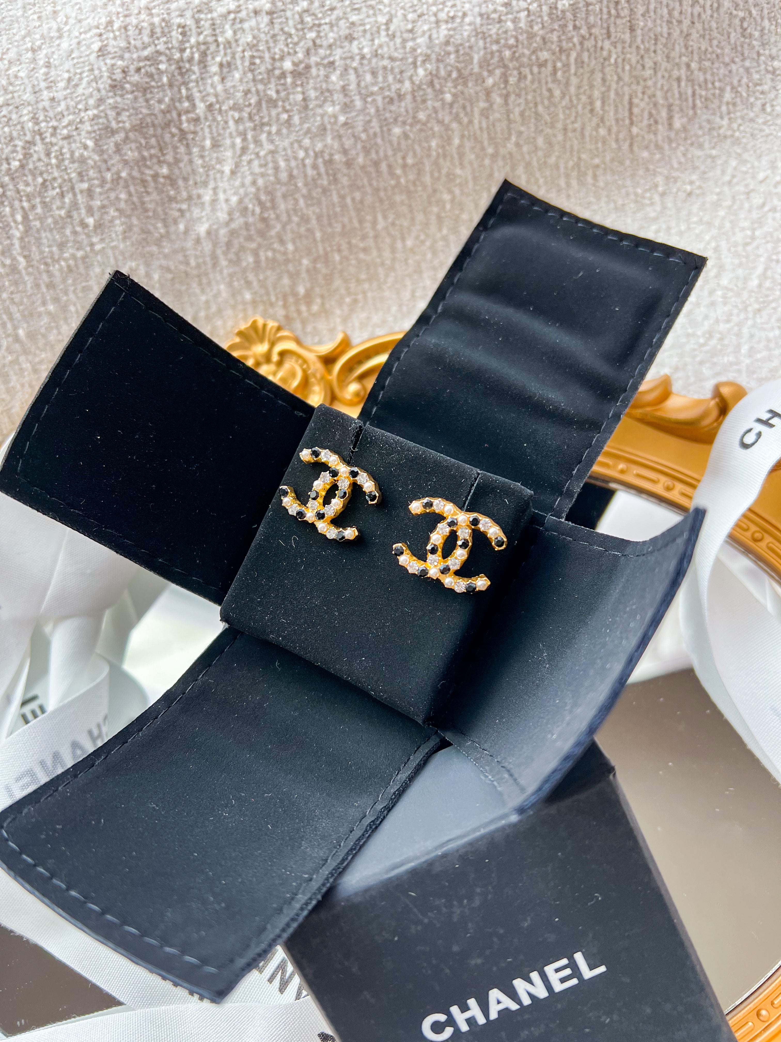 TOP CHANEL Stud Earrings w Black Stones