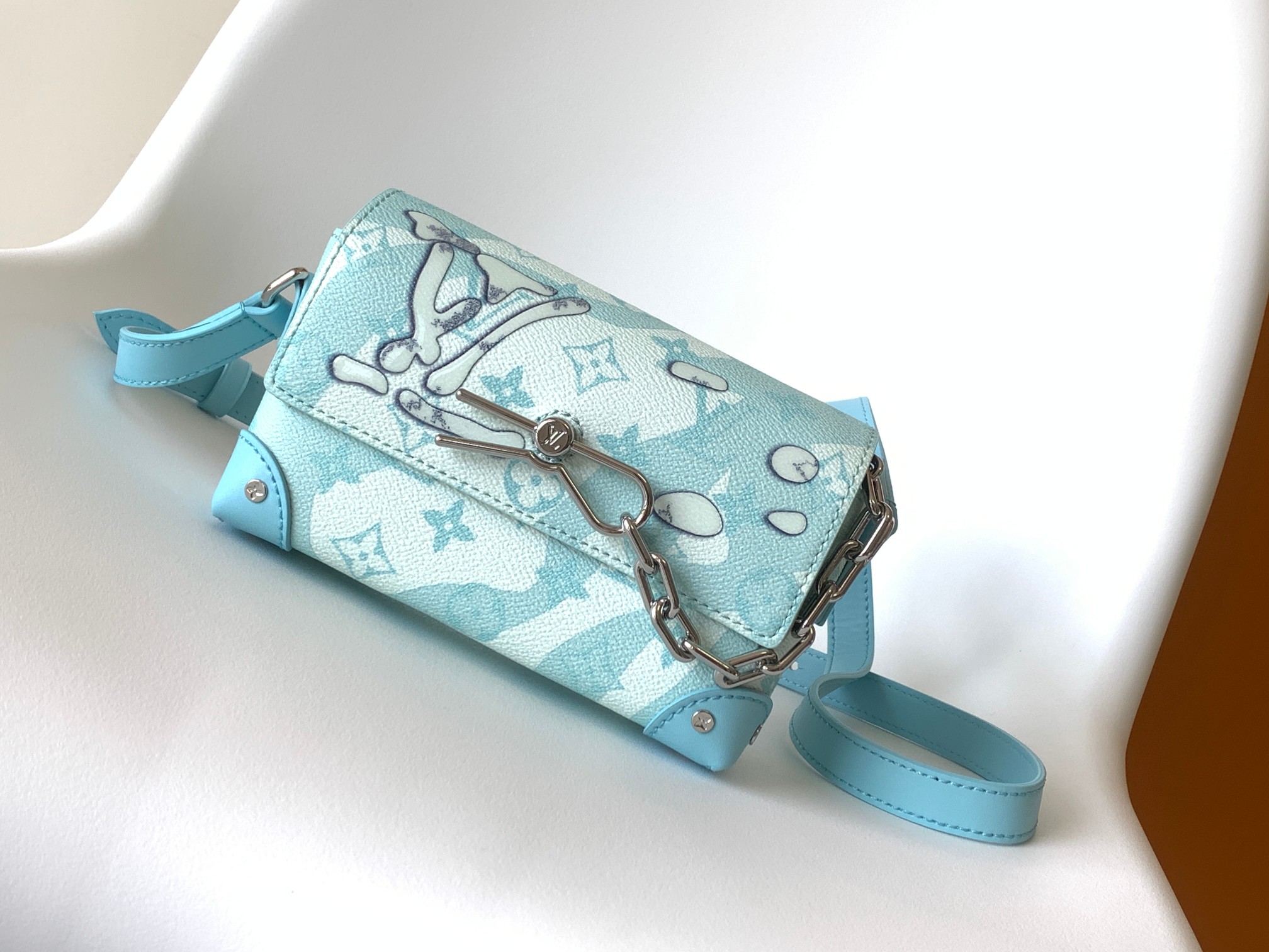 TOP Louis Vuitton LV Steamer Wearable Wallet - Sky Blue