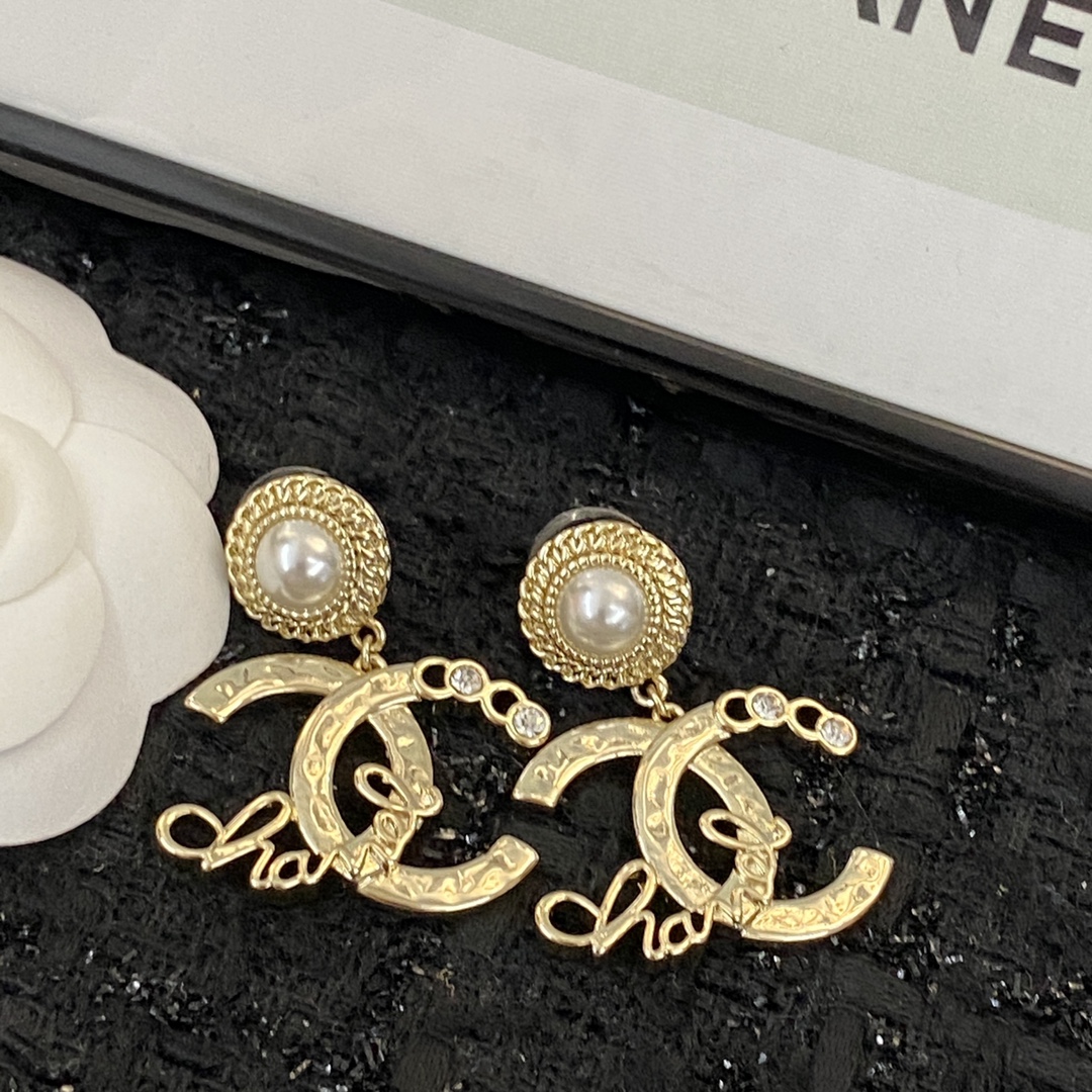 TOP CHANEL Vintage Dounble C Earring