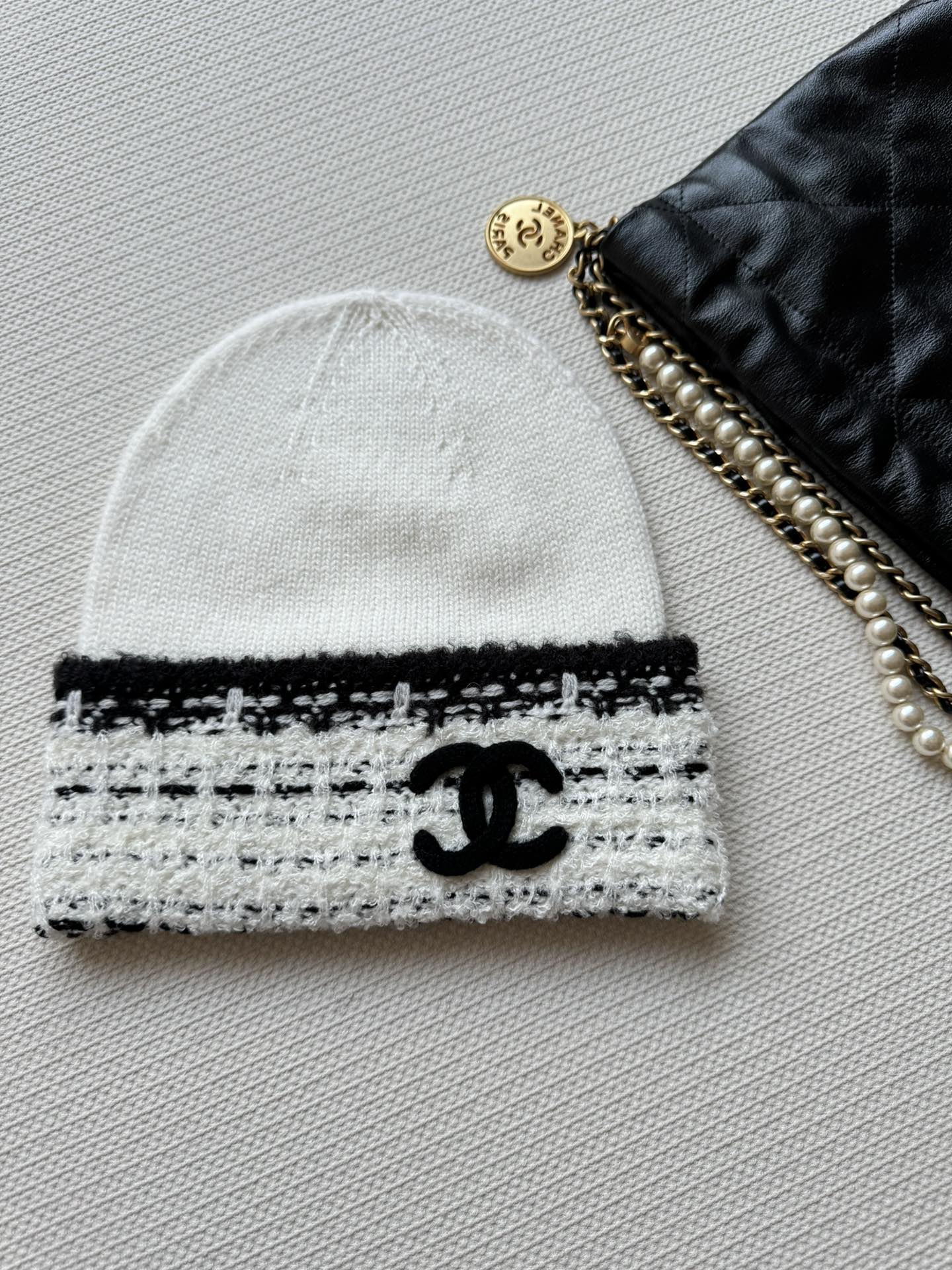 TOP CHANEL Knitted Hat - White